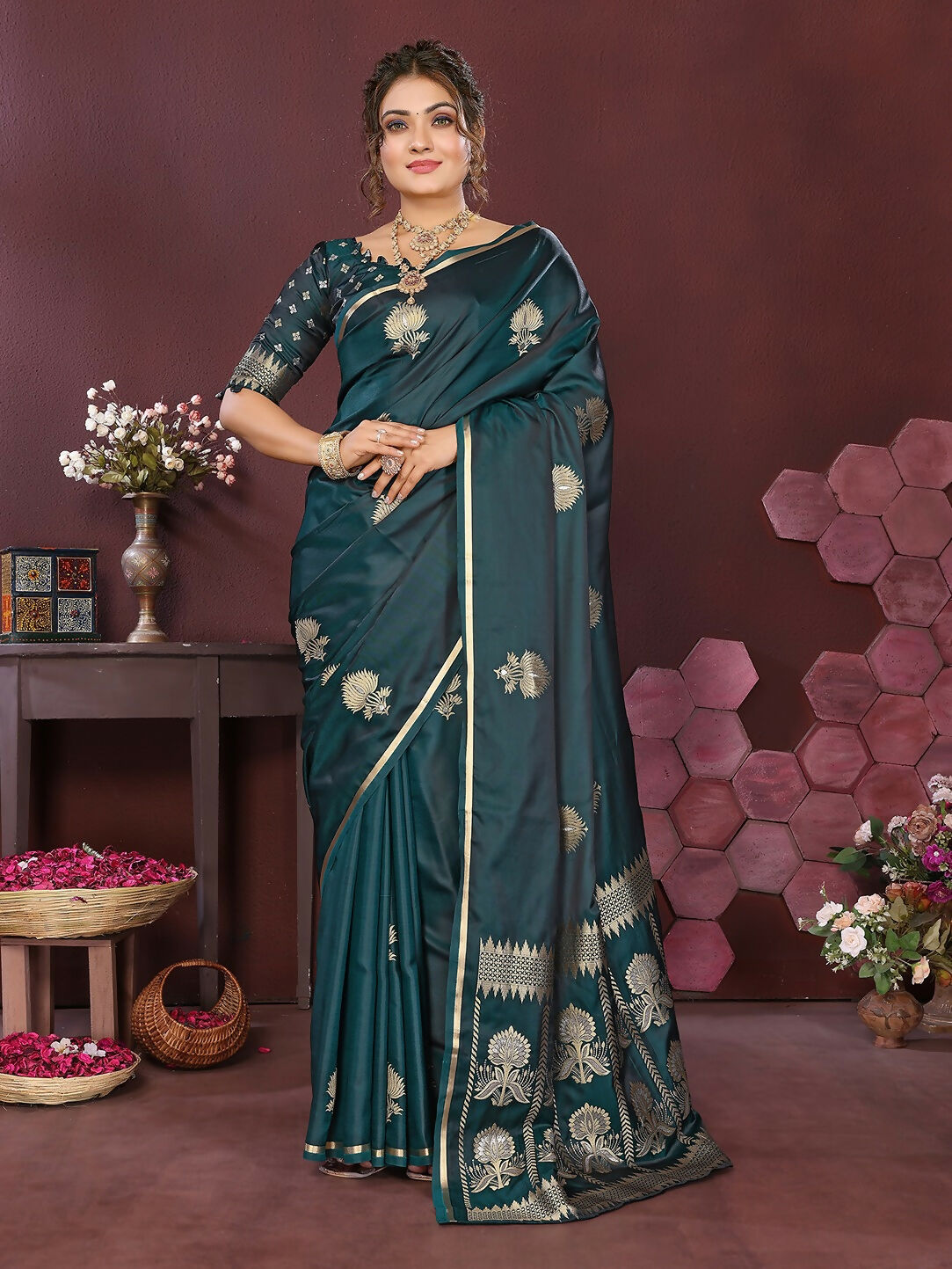 Joban Fashion Emerald green Floral Motifs Banarasi Silk Sarees | Swadesiicart