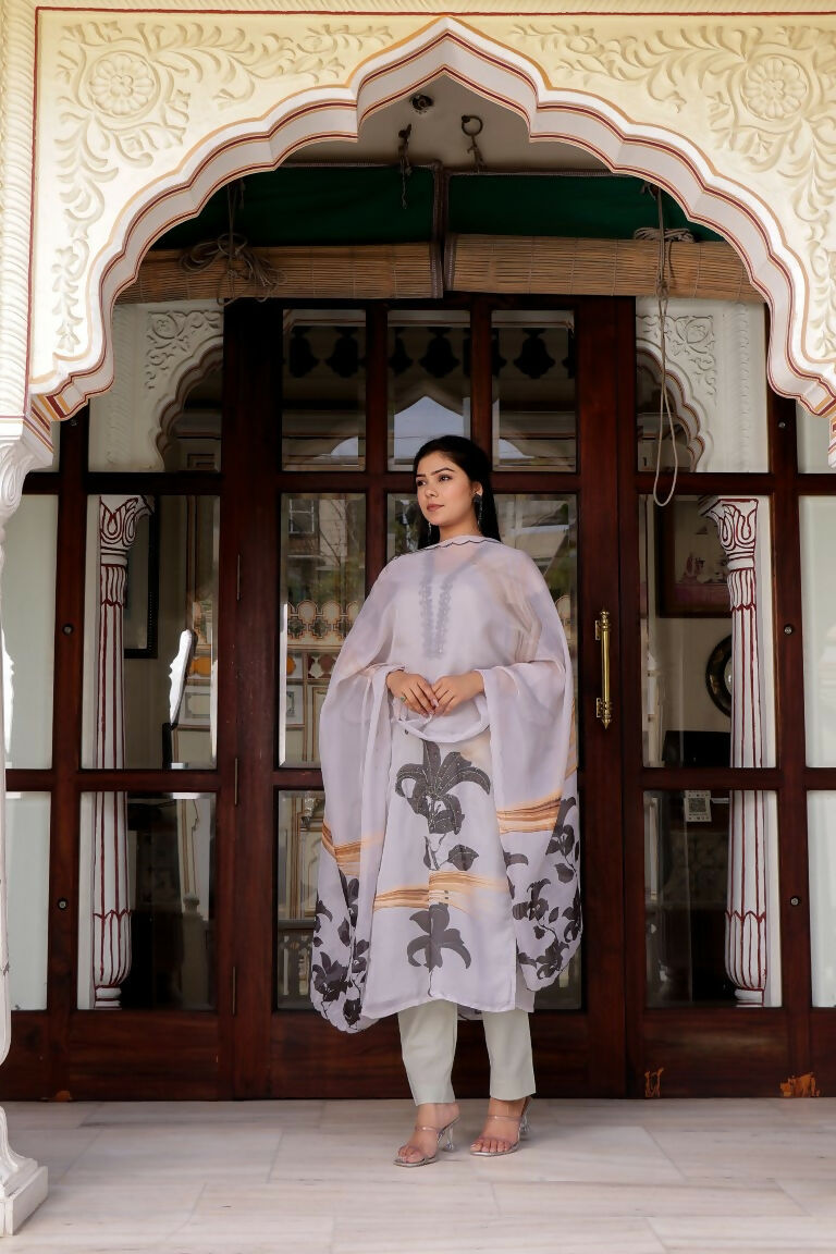 Vaasva Women Grey Tabby Slik Print & Embroidered Kurta, Pant & Dupatta Straight | Swadesiicart