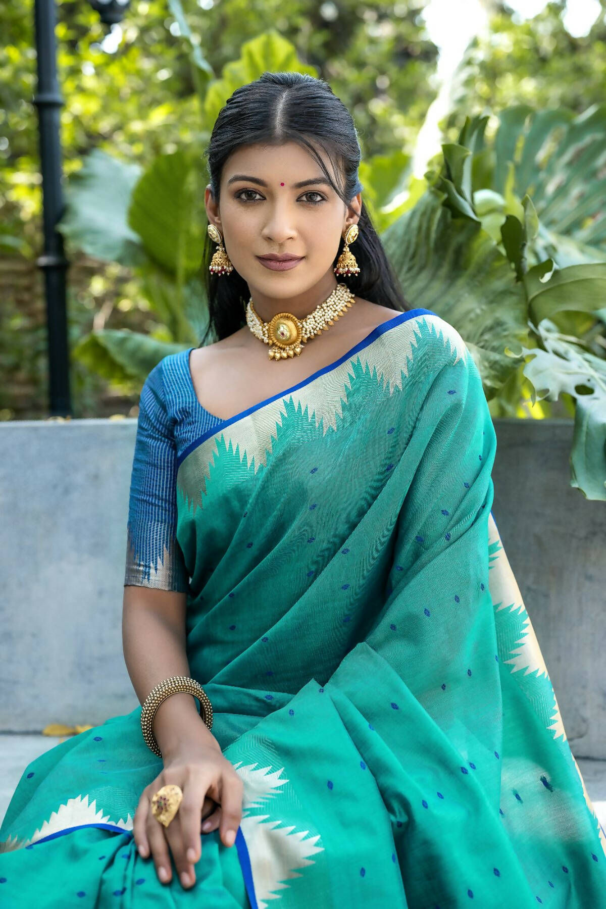 Vishnu Weaves Women's Rama Raw Silk Zari Woven Saree with Blouse - Swadesiicart