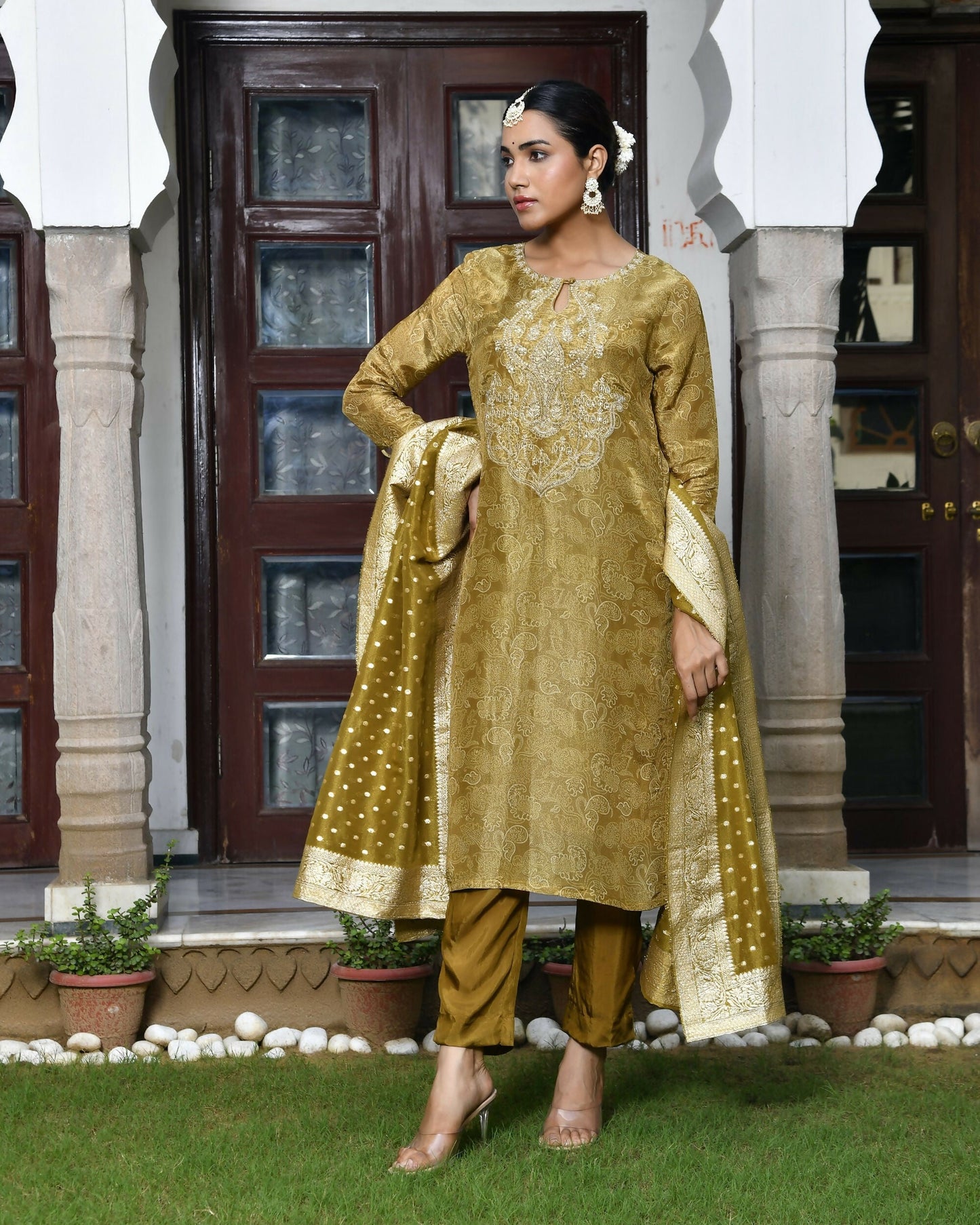 Vaasva Women's Digital Printed Tissue Suit Set With Solid Pant & Brocade Dupatta | Swadesiicart