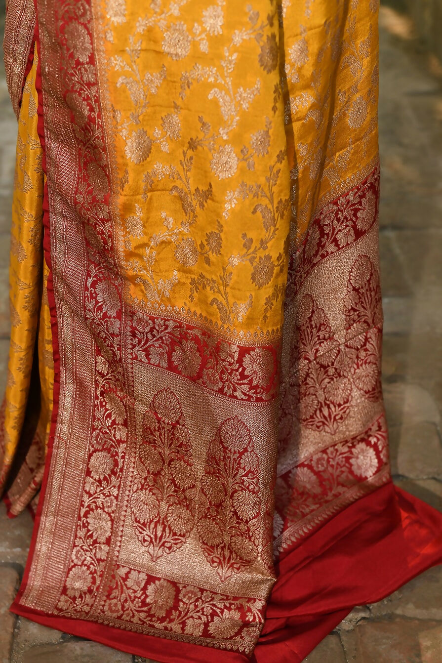 Joban Fashion Gold Crepe Chiffon Pure Handloom Banarasi Silk Saree | Swadesiicart