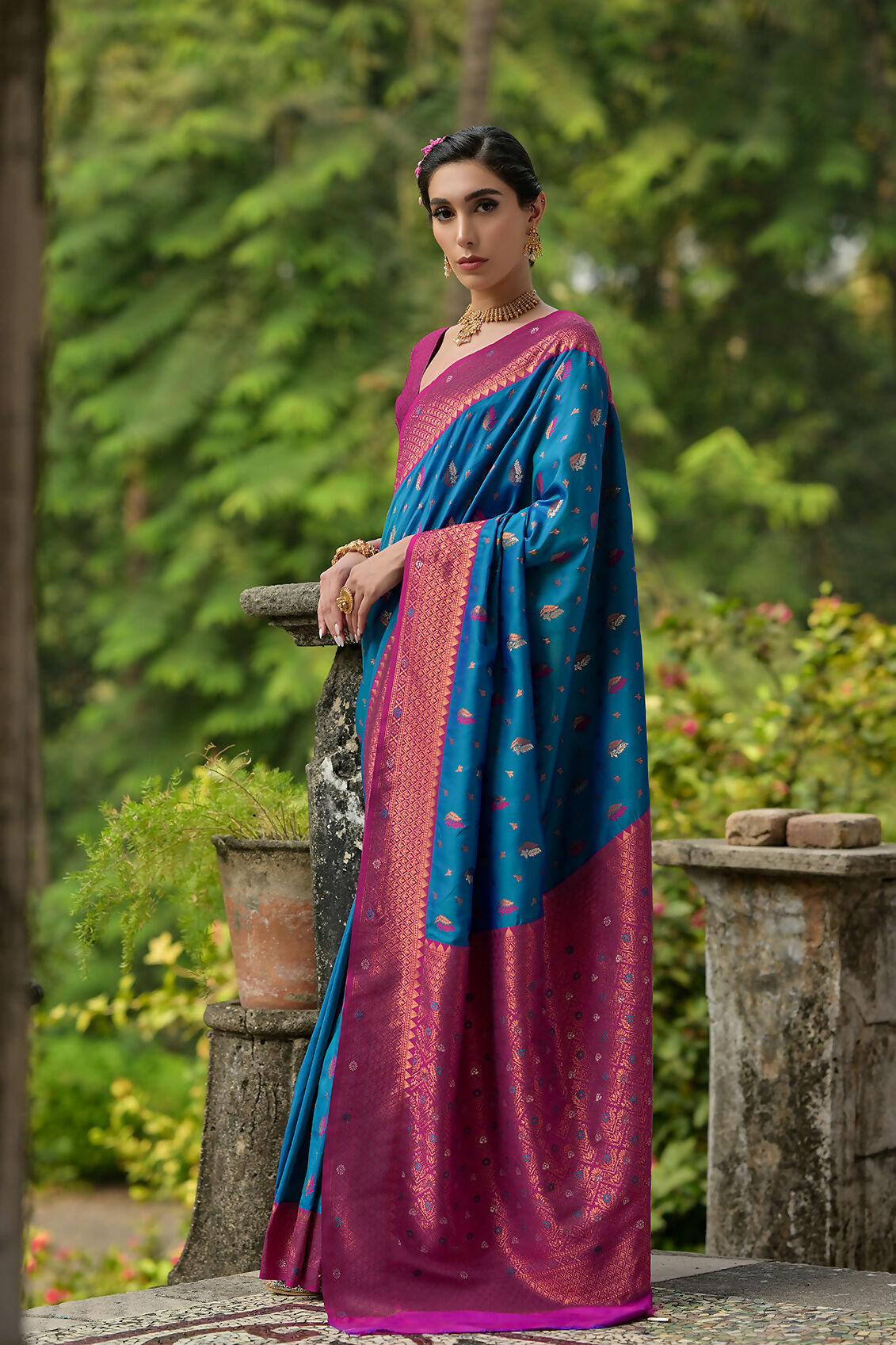Vishnu Weaves Women's Blue Banarasi Silk Zari Woven Saree with Blouse - Swadesiicart