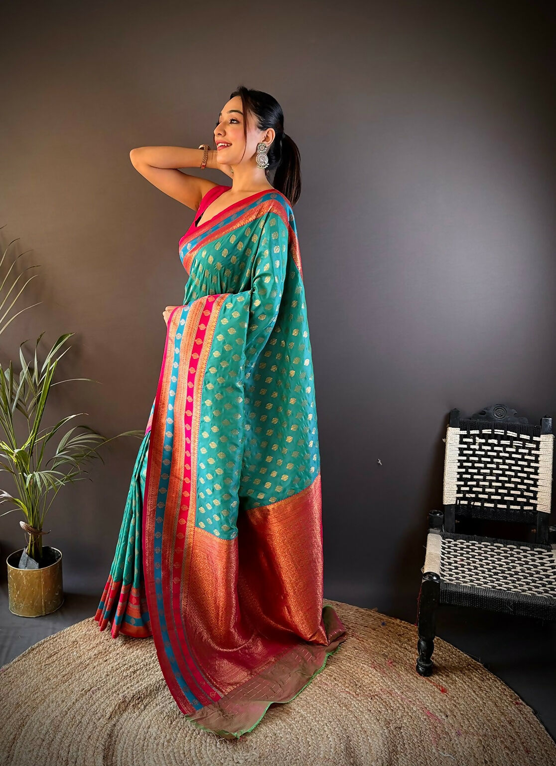 Joban Fashion Pink Butti Banarasi Silk Sarees | Swadesiicart