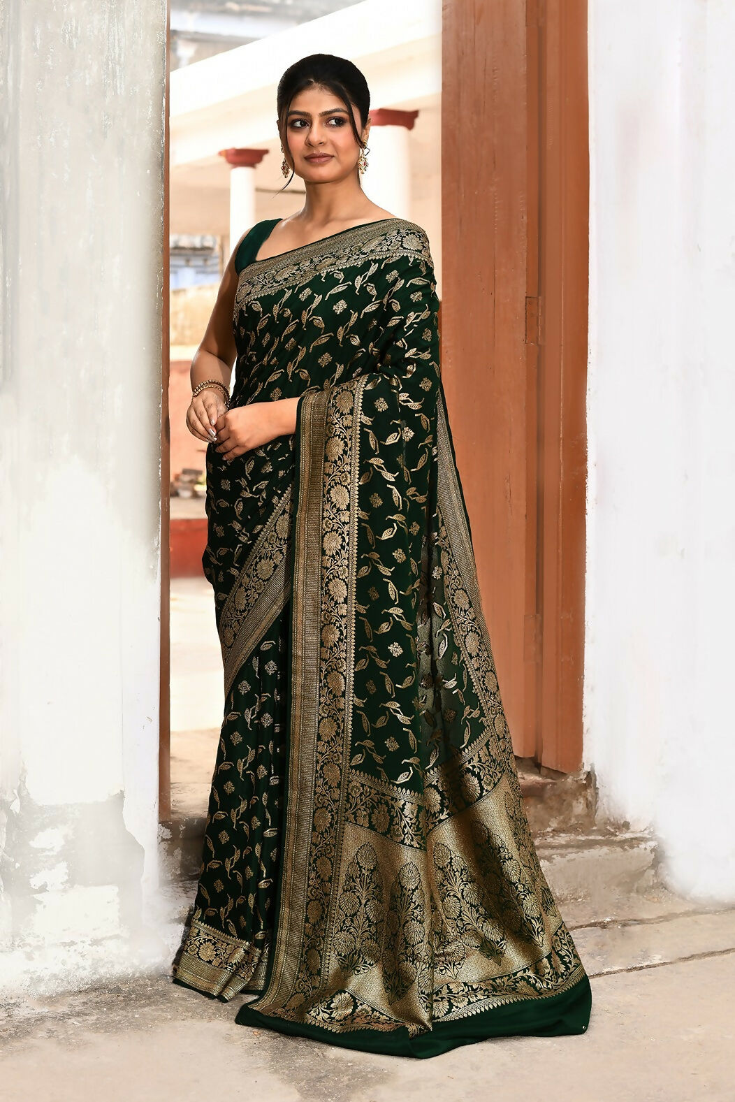 Joban Fashion Emerald Green Crepe Chiffon Pure Handloom Banarasi Silk Saree | Swadesiicart