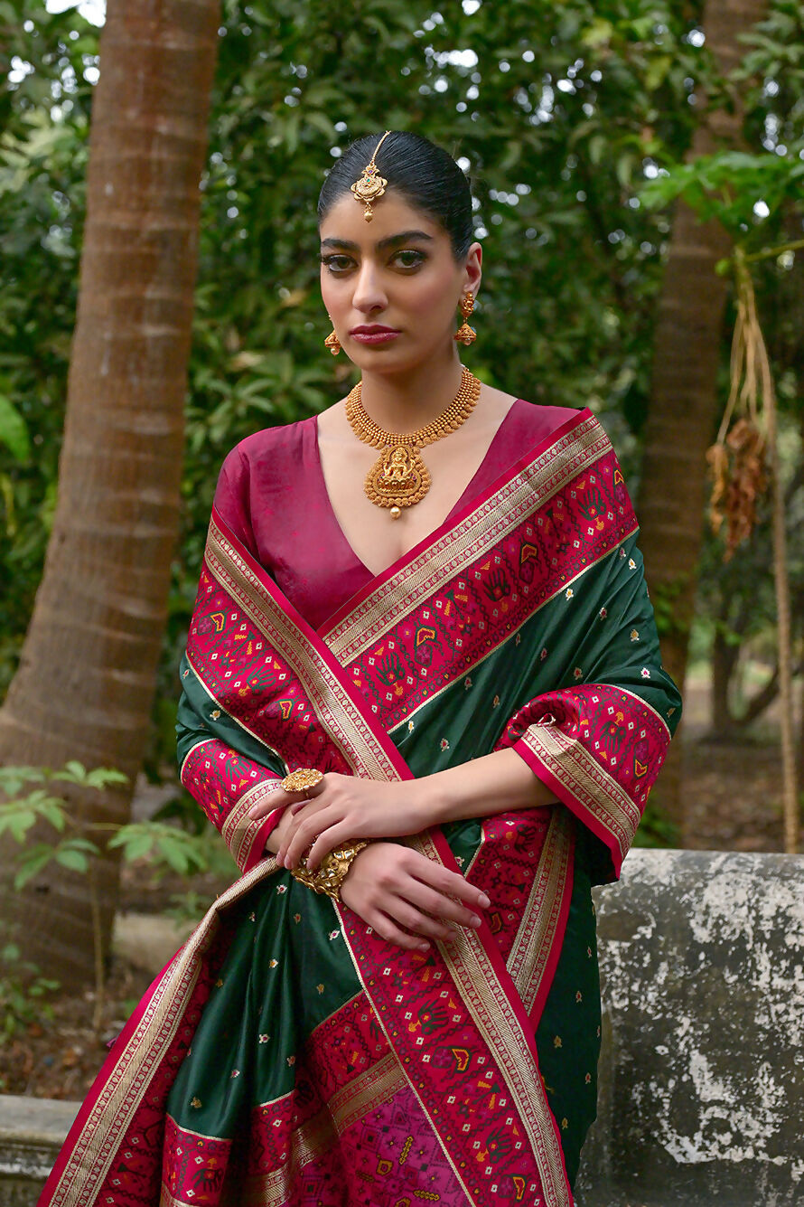 Vishnu Weaves Women's Bt-green Banarasi Silk Woven Saree with Blouse - Swadesiicart