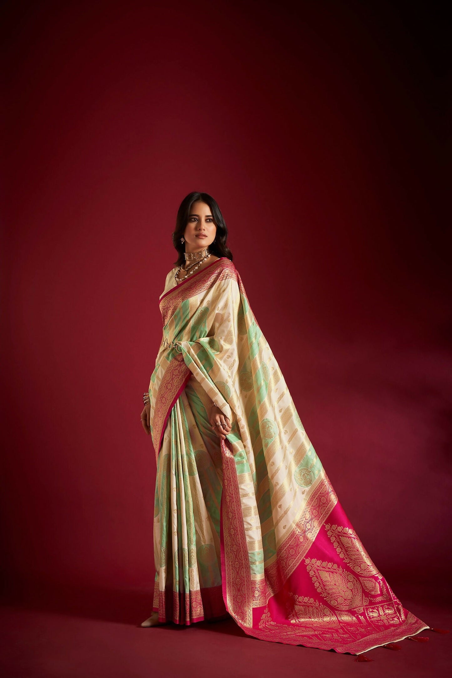 Joban Fashion Cream & Sea Green Plain With Weaving Border Banarasi Silk Sarees | Swadesiicart