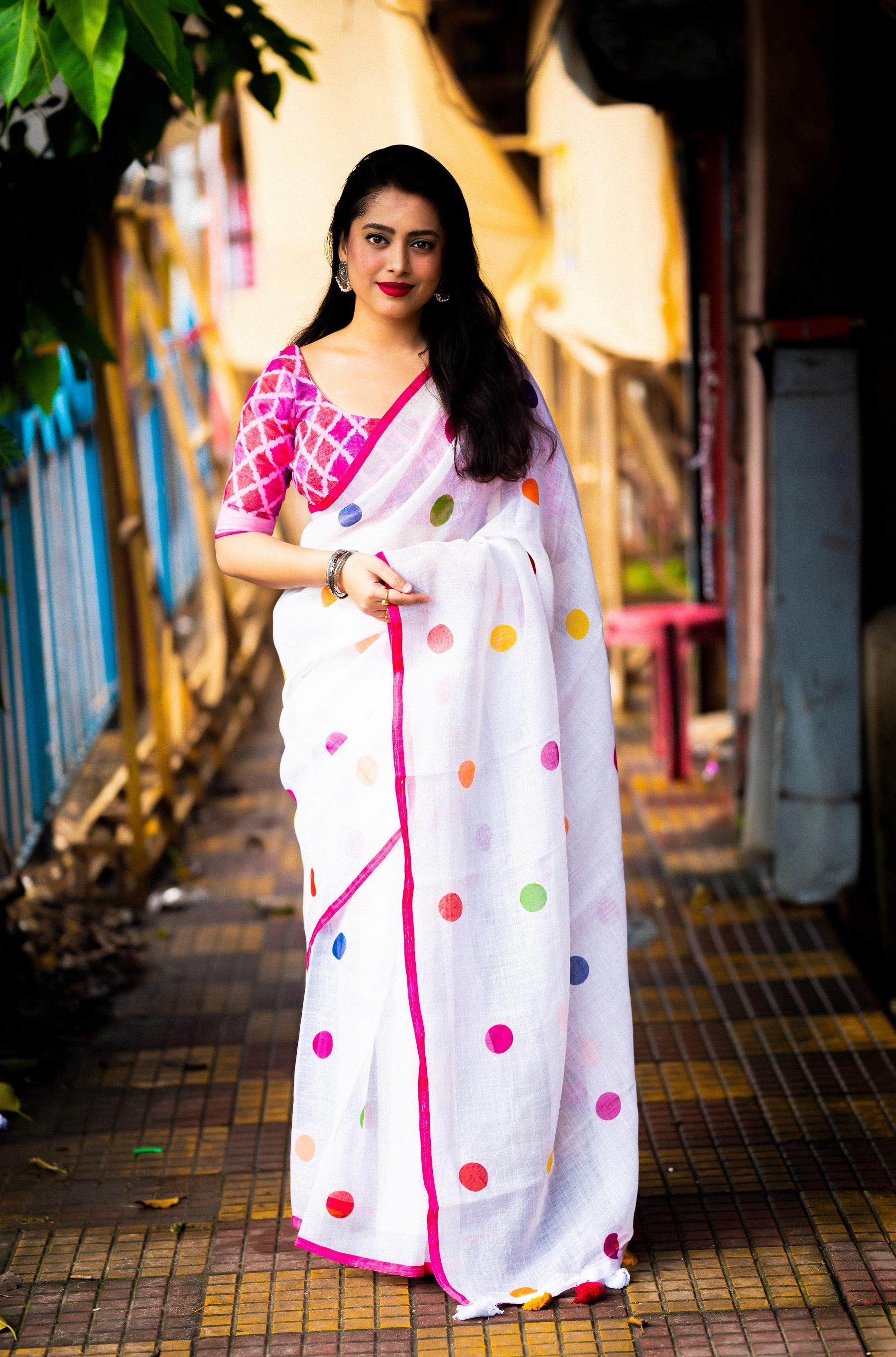 White Pure Linen Ethnic Motifs Saree with Unstitched Blouse - Hiral Fashion | Swadesiicart