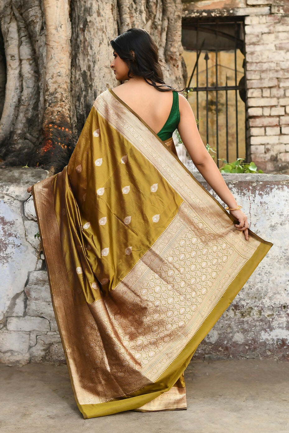 Joban Fashion Olive Green Pure Katan Pure Handloom Banarasi Silk Saree | Swadesiicart