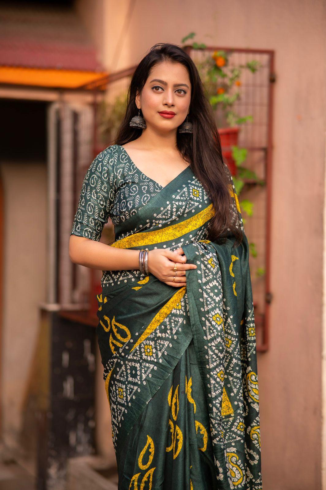 Green Silk Blend Ethnic Motifs Saree with Unstitched Blouse - Hiral Fashion | Swadesiicart