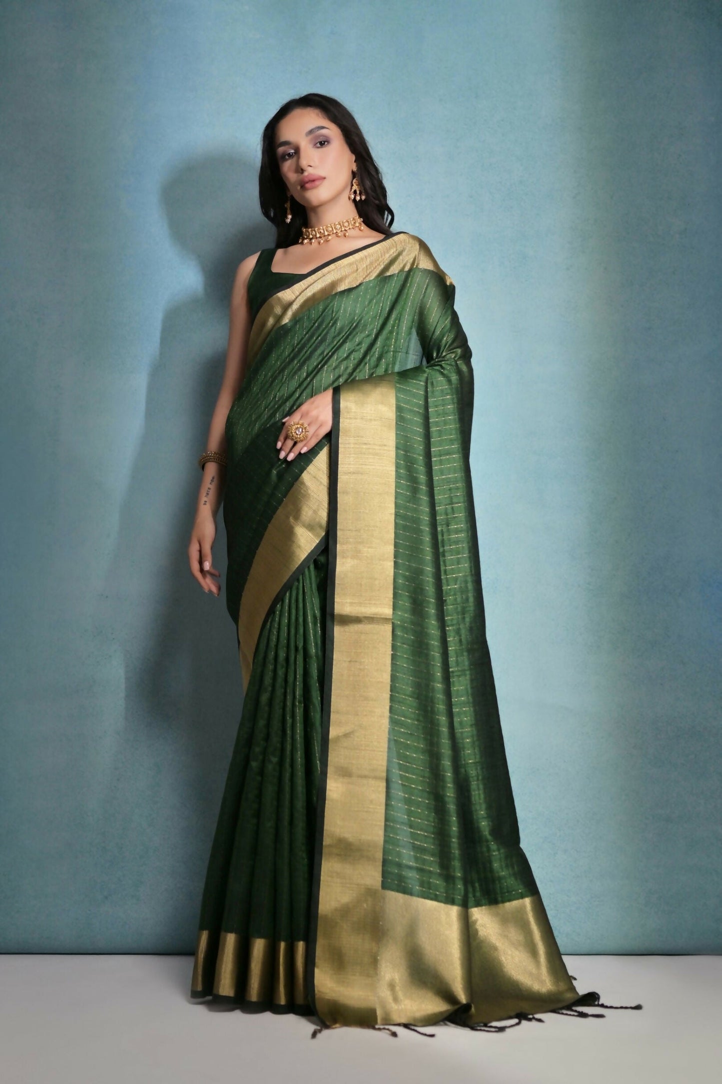 Vishnu Weaves Women's Bt-Green Raw Silk Zari Woven Saree with Blouse - Swadesiicart