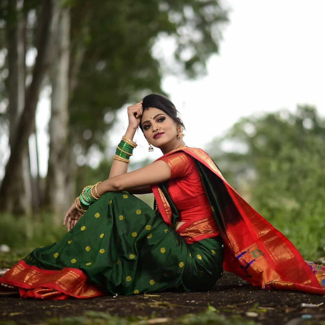 DEIANA'S Beautiful Designer Golden zari Soft Lichi Silk Saree - Green - Swadesiicart