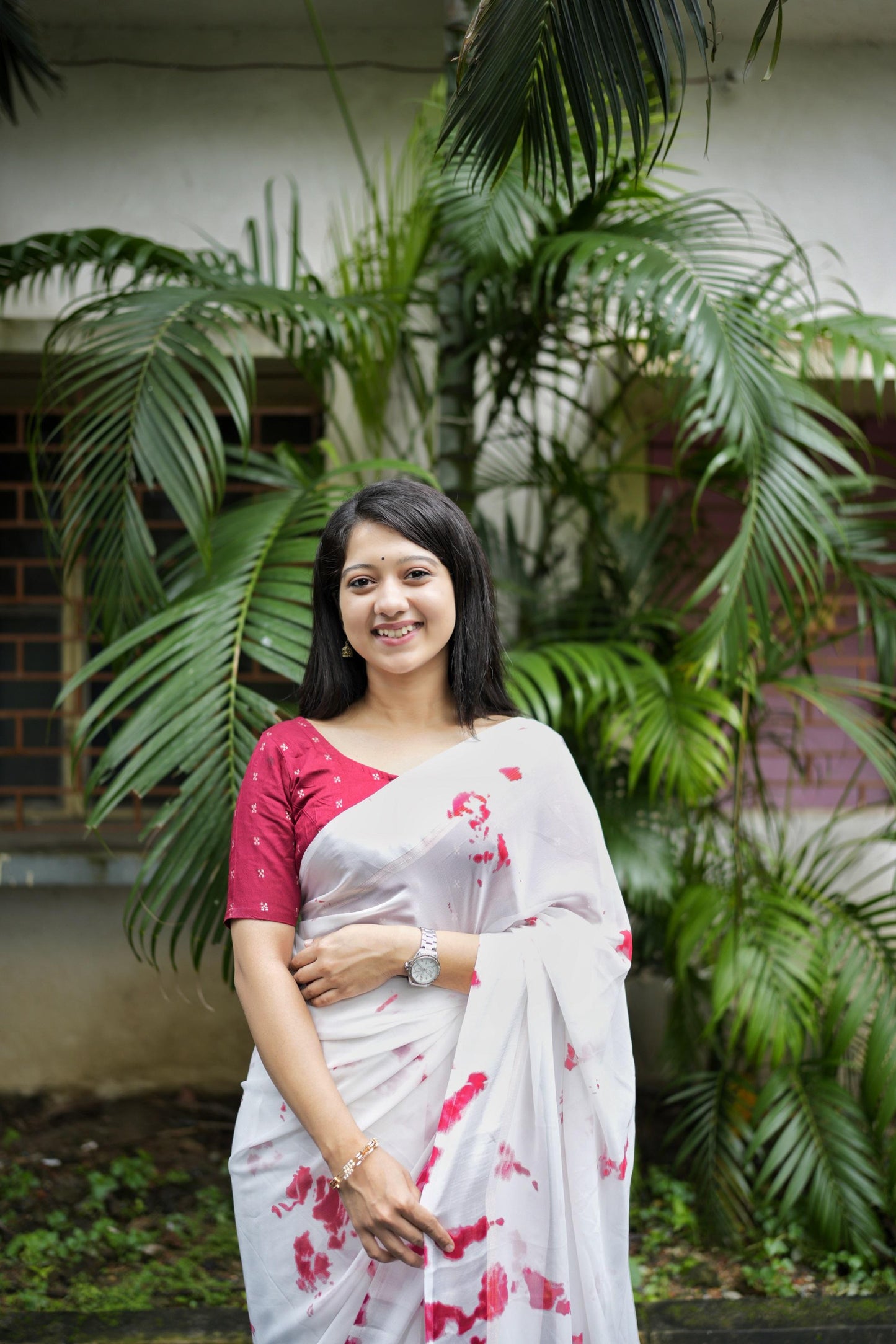 Red Poly Georgette Tie and Dye Saree with Unstitched Blouse - Hiral Fashion | Swadesiicart