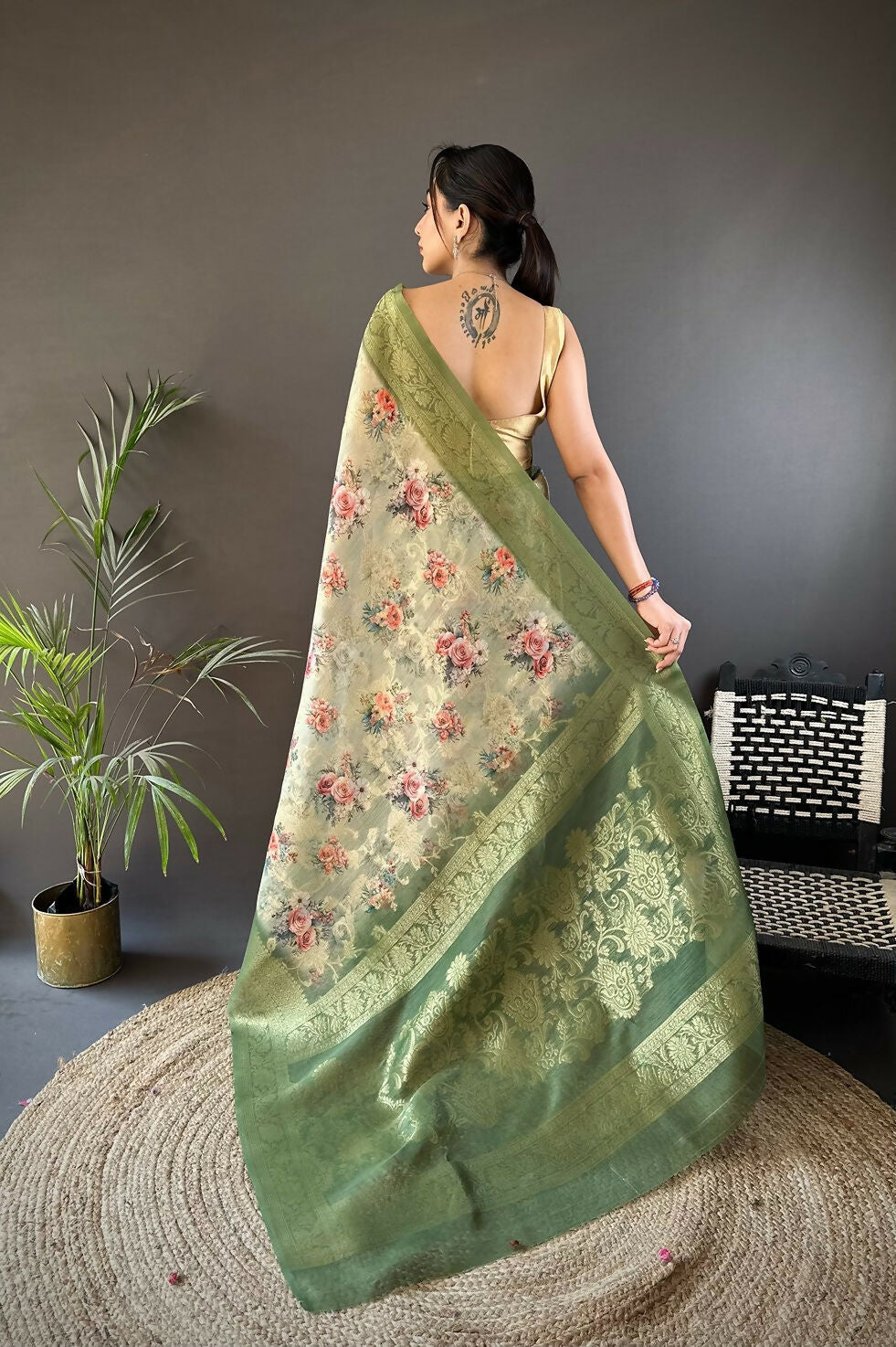 Joban Fashion Green Floral Motifs Banarasi Silk Sarees | Swadesiicart
