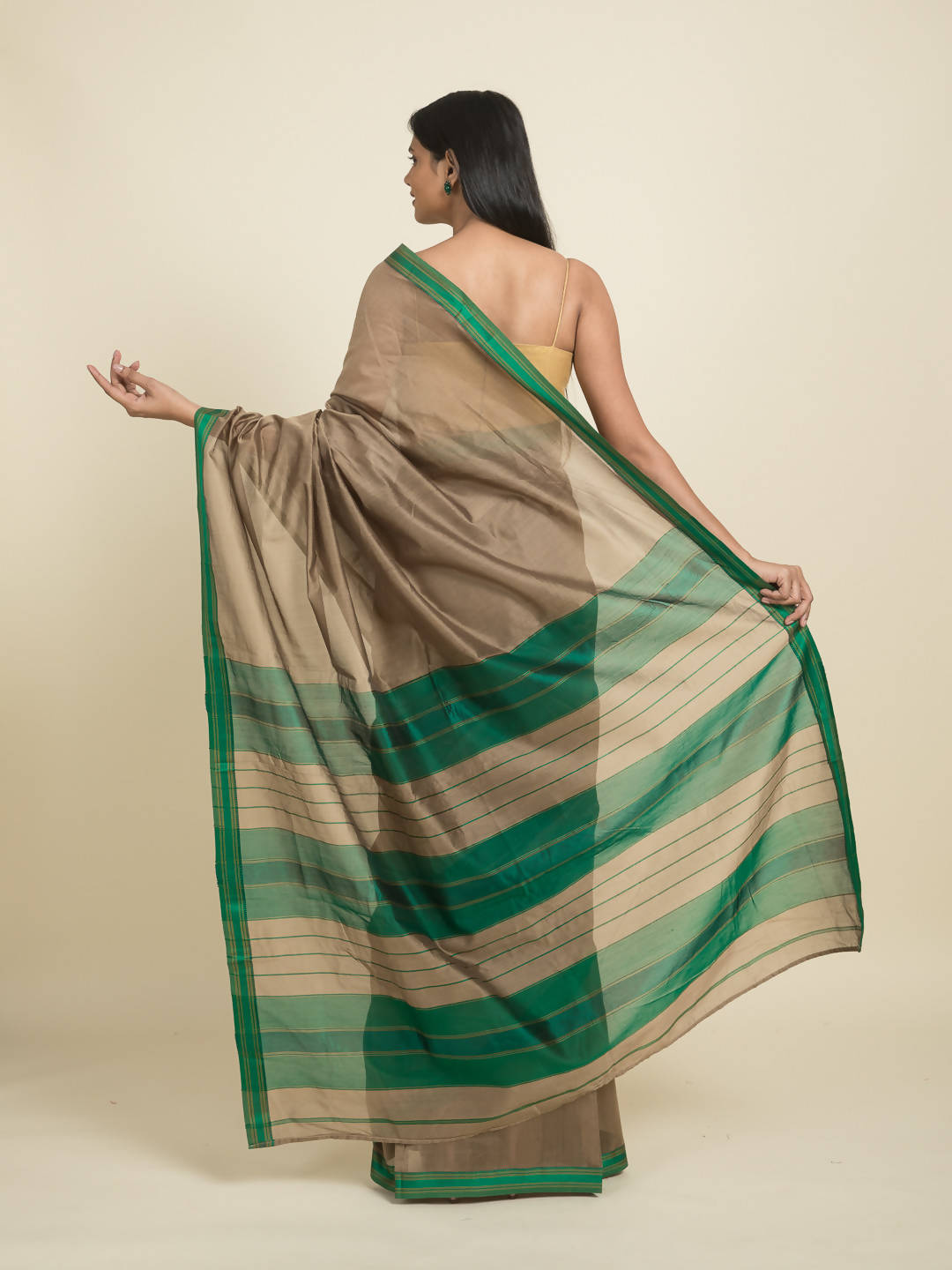 Suta Brown Green Zari Silk Cotton Maheshwari Saree | Swadesiicart