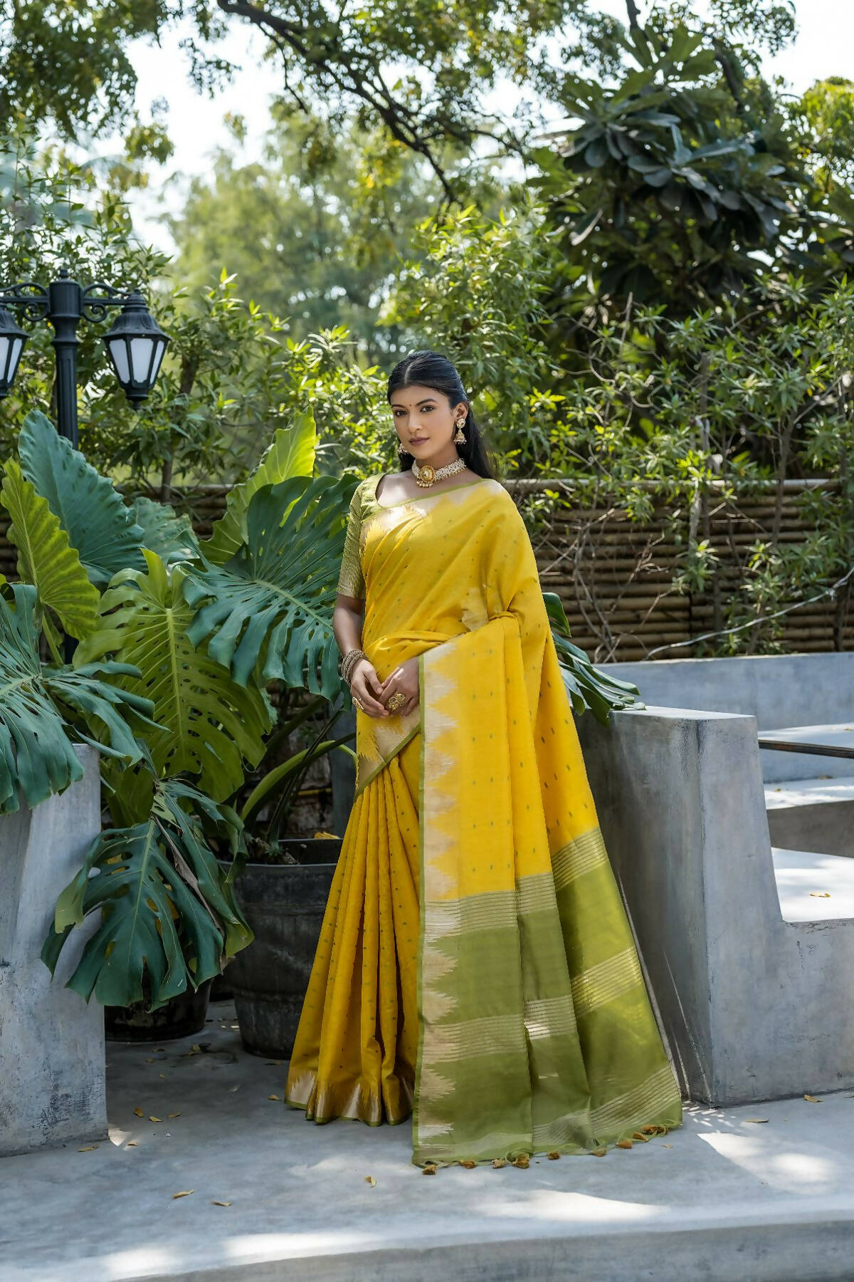 Vishnu Weaves Women's Yellow Raw Silk Zari Woven Saree with Blouse - Swadesiicart