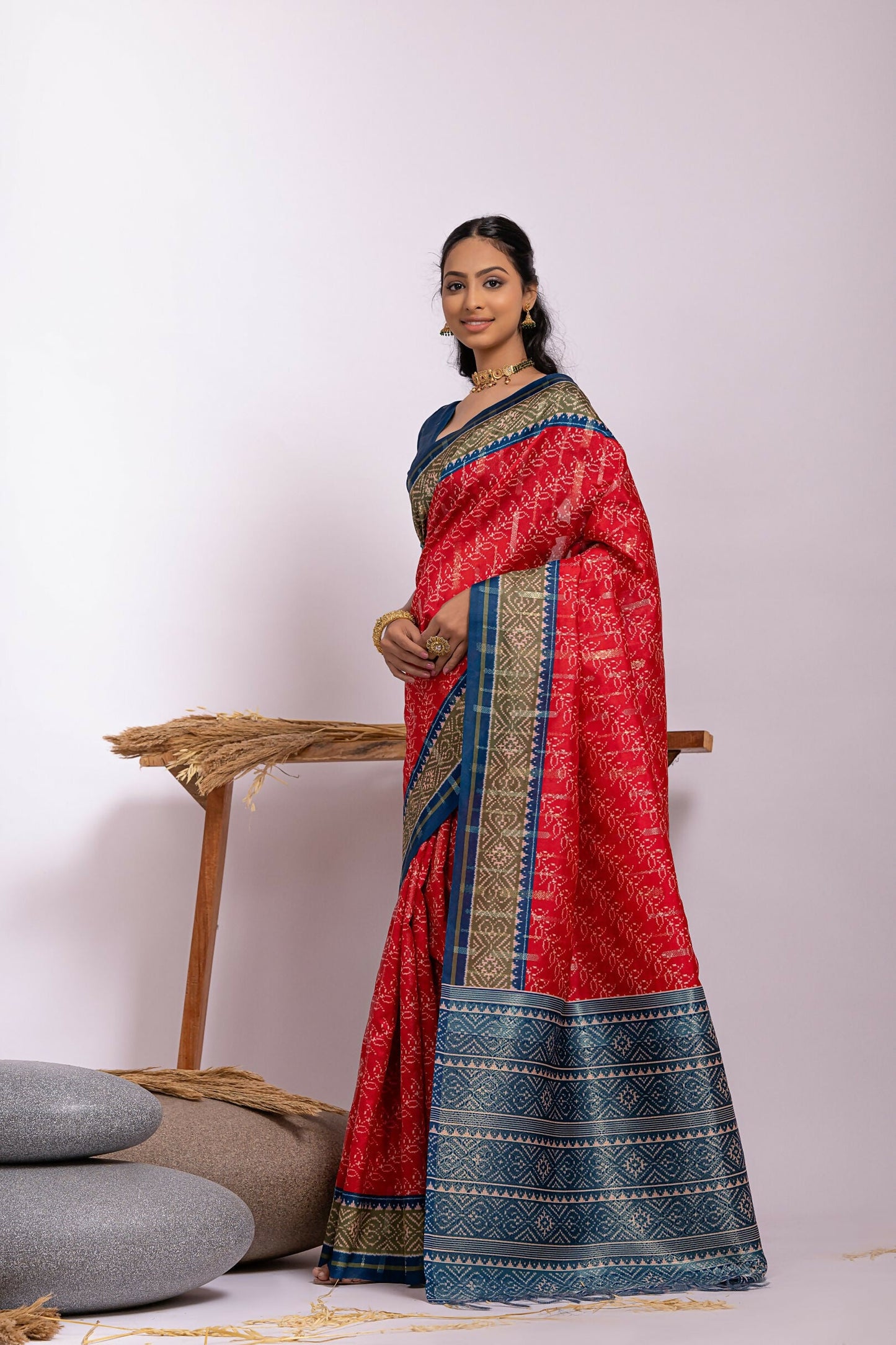 Vishnu Weaves Women's Red Soft Tussar Silk Zari Woven Saree with Blouse - Swadesiicart