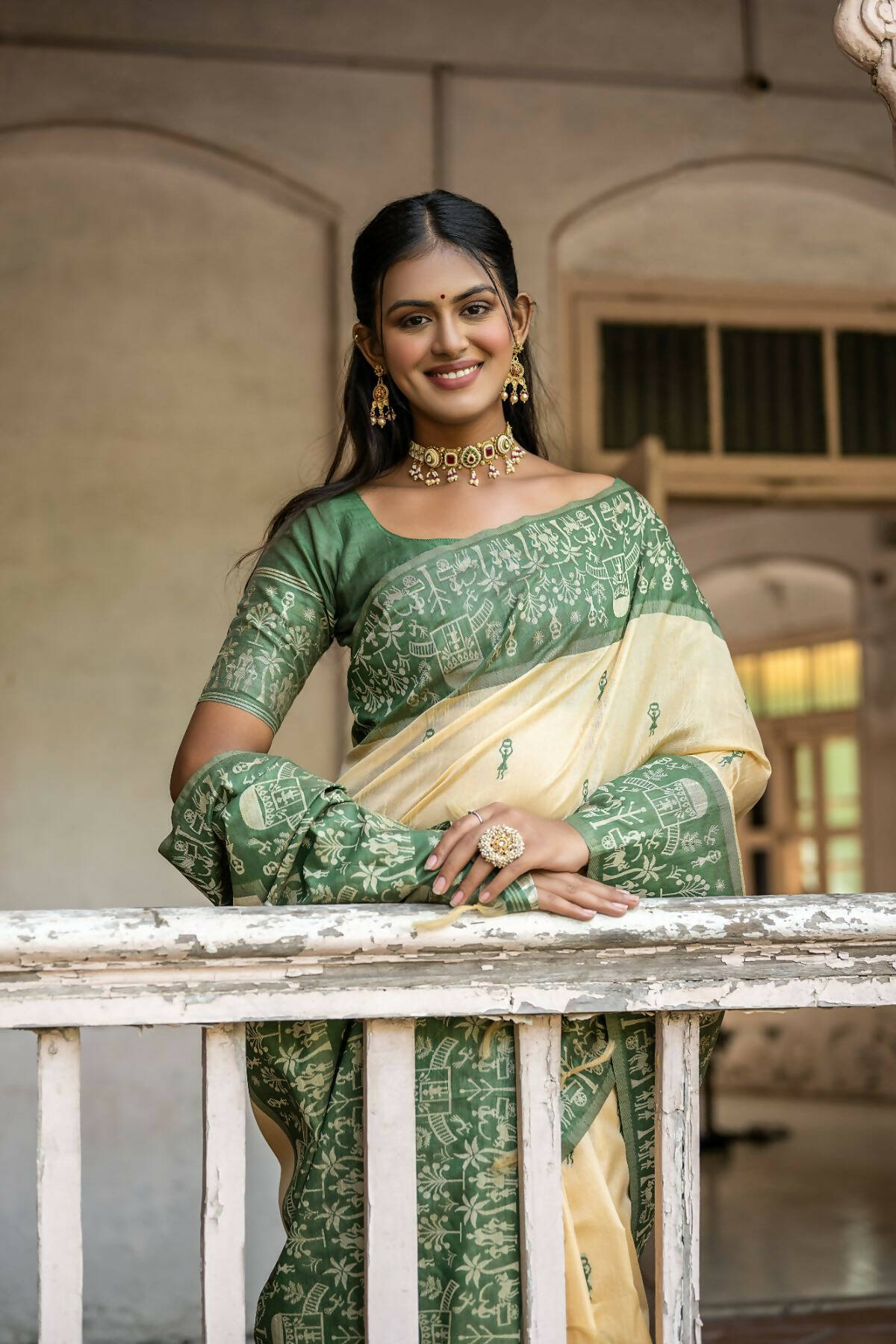 Vishnu Weaves Women's Green Handloom Raw Silk Woven Saree with Blouse - Swadesiicart