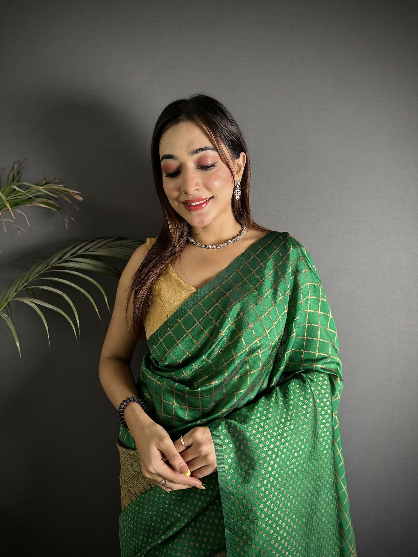Joban Fashion Emerald Green Banarasi Soft Lichi Silk Checks & Woven Saree | Swadesiicart