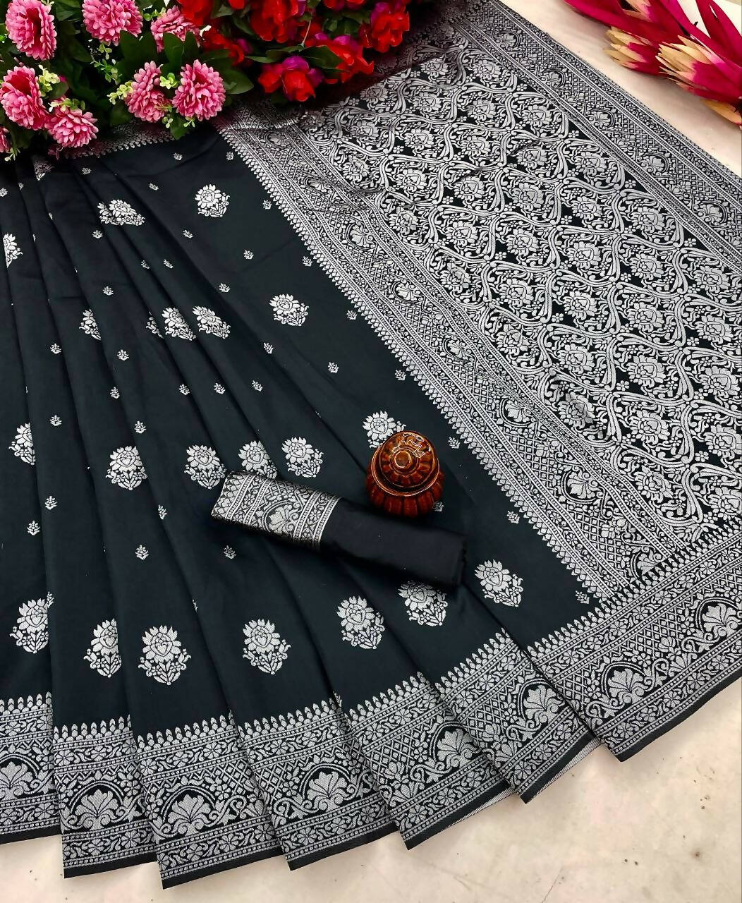DEIANA'S Beautiful Designer Golden zari Soft Lichi Silk Saree - Black - Swadesiicart