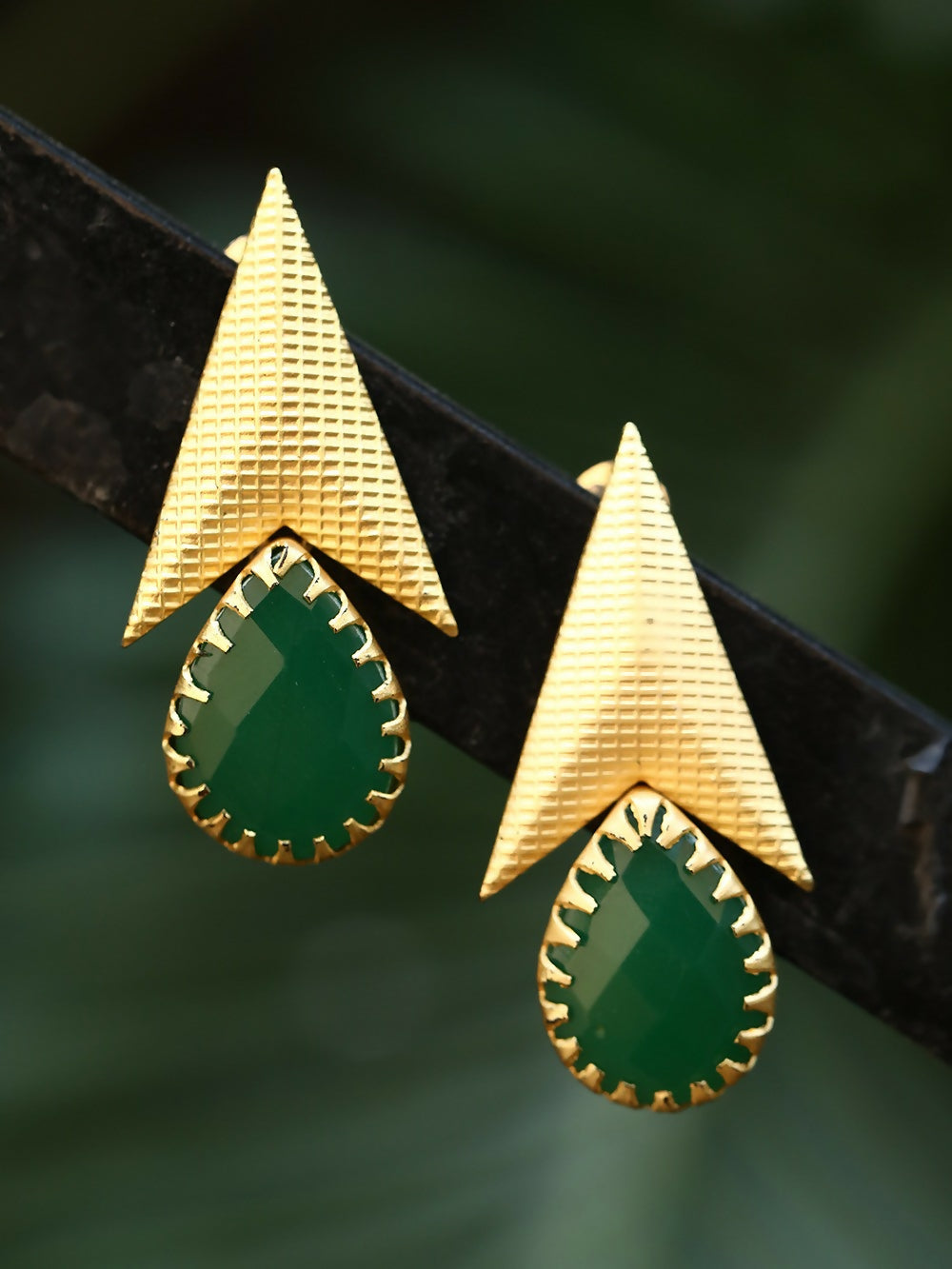 Joban Fashion Women Green Stone Matte Gold Earrings | Swadesiicart
