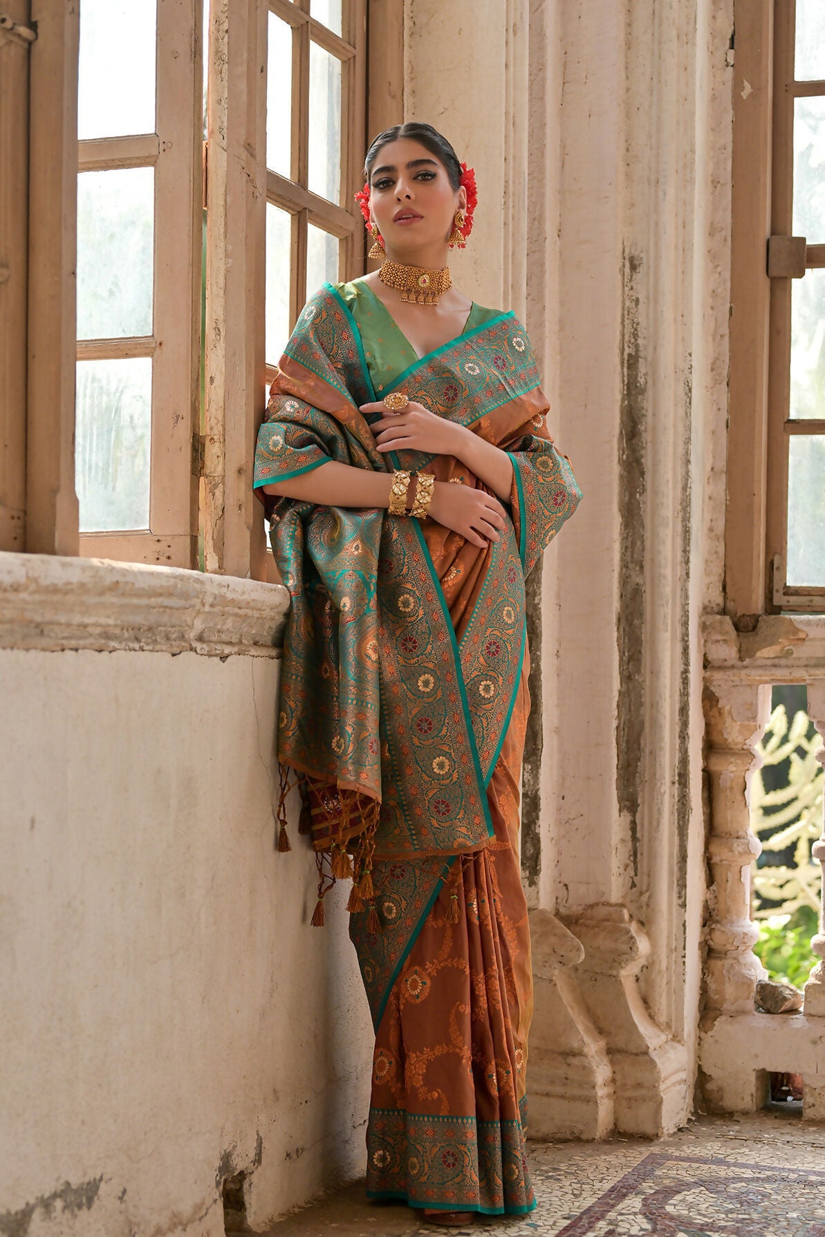 Vishnu Weaves Women's Coffee Banarasi Silk Zari Woven Saree with Blouse - Swadesiicart