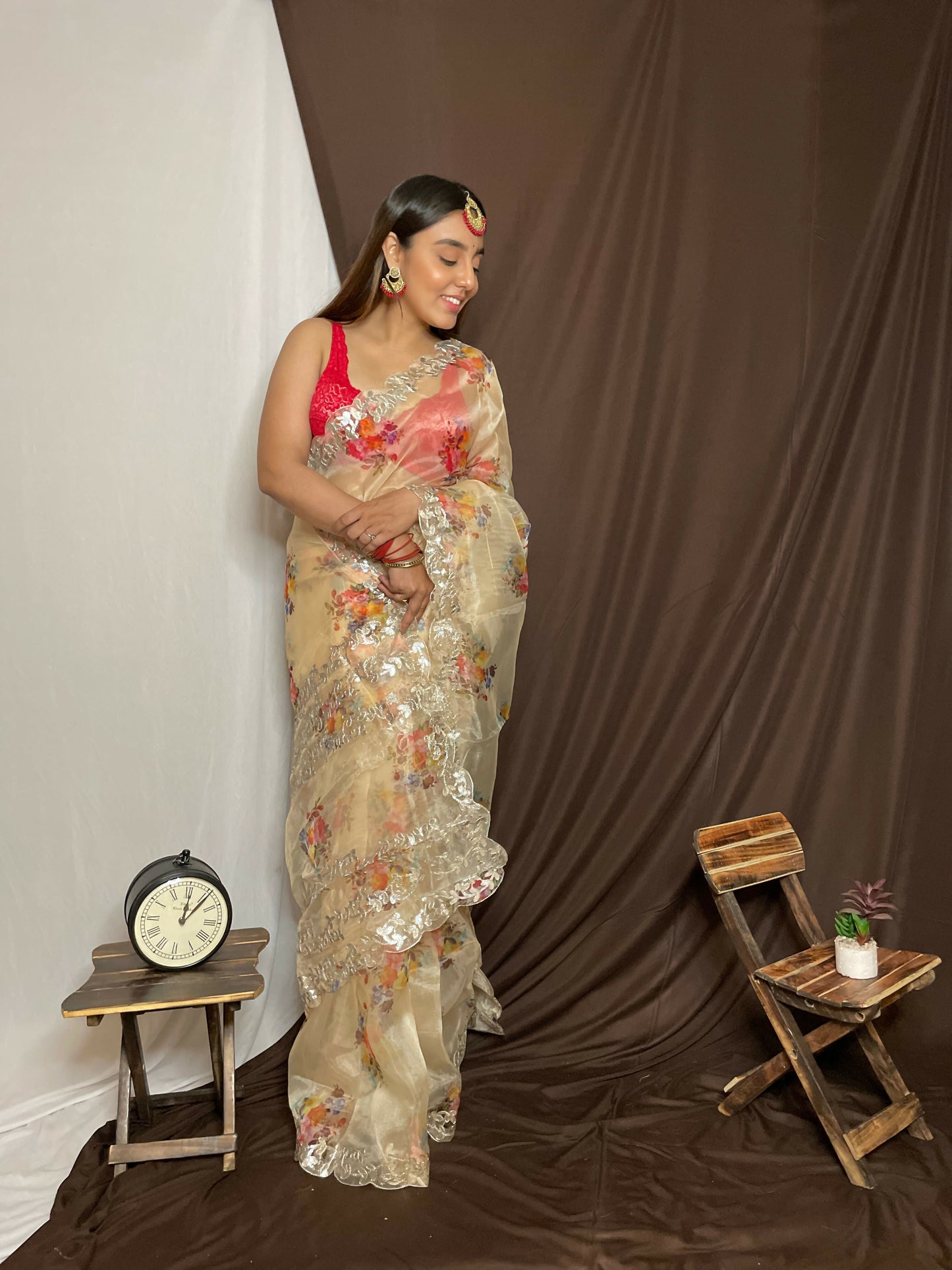 Vamsee Yashodha White Organza Saree - Swadesiicart