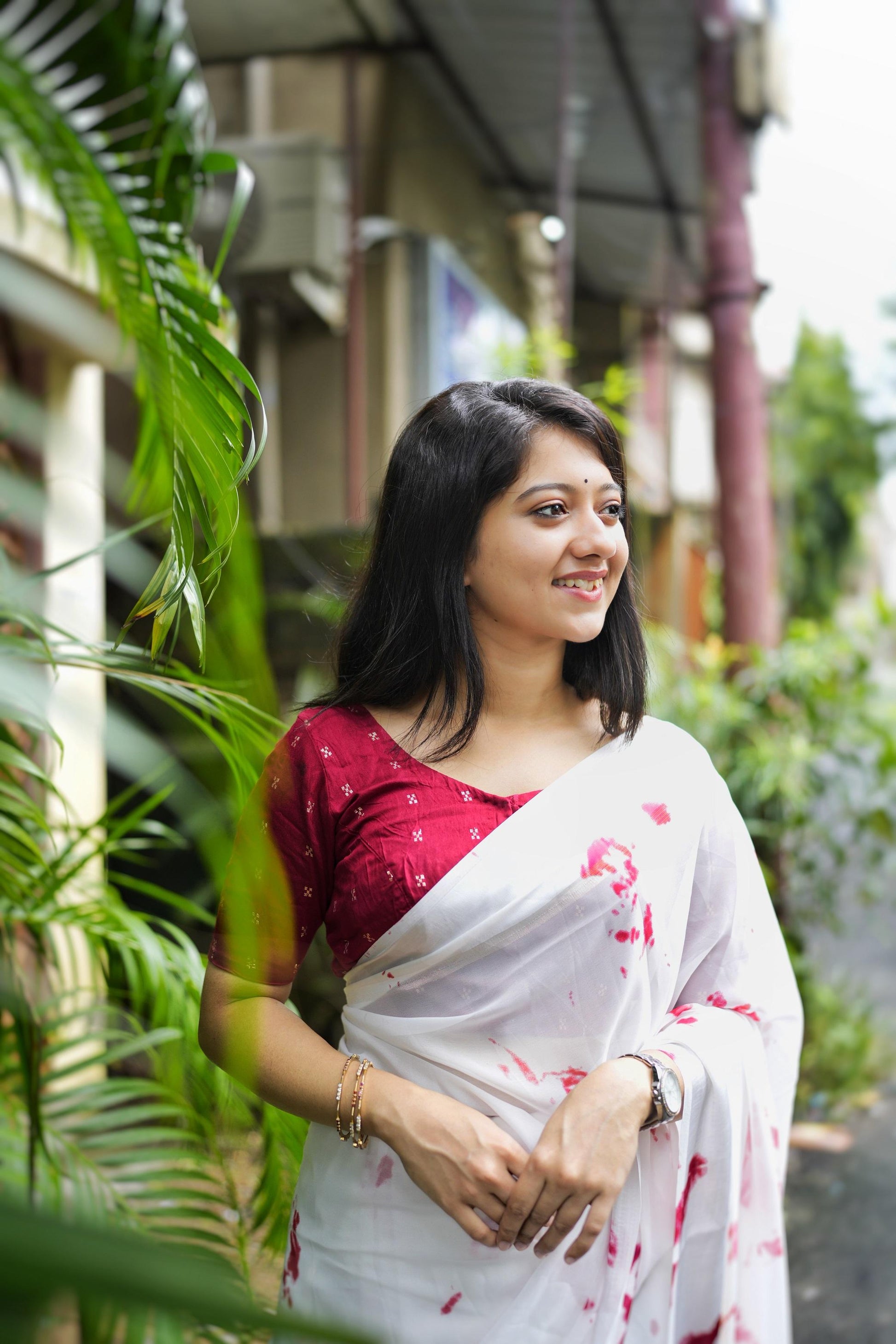 Red Poly Georgette Tie and Dye Saree with Unstitched Blouse - Hiral Fashion | Swadesiicart