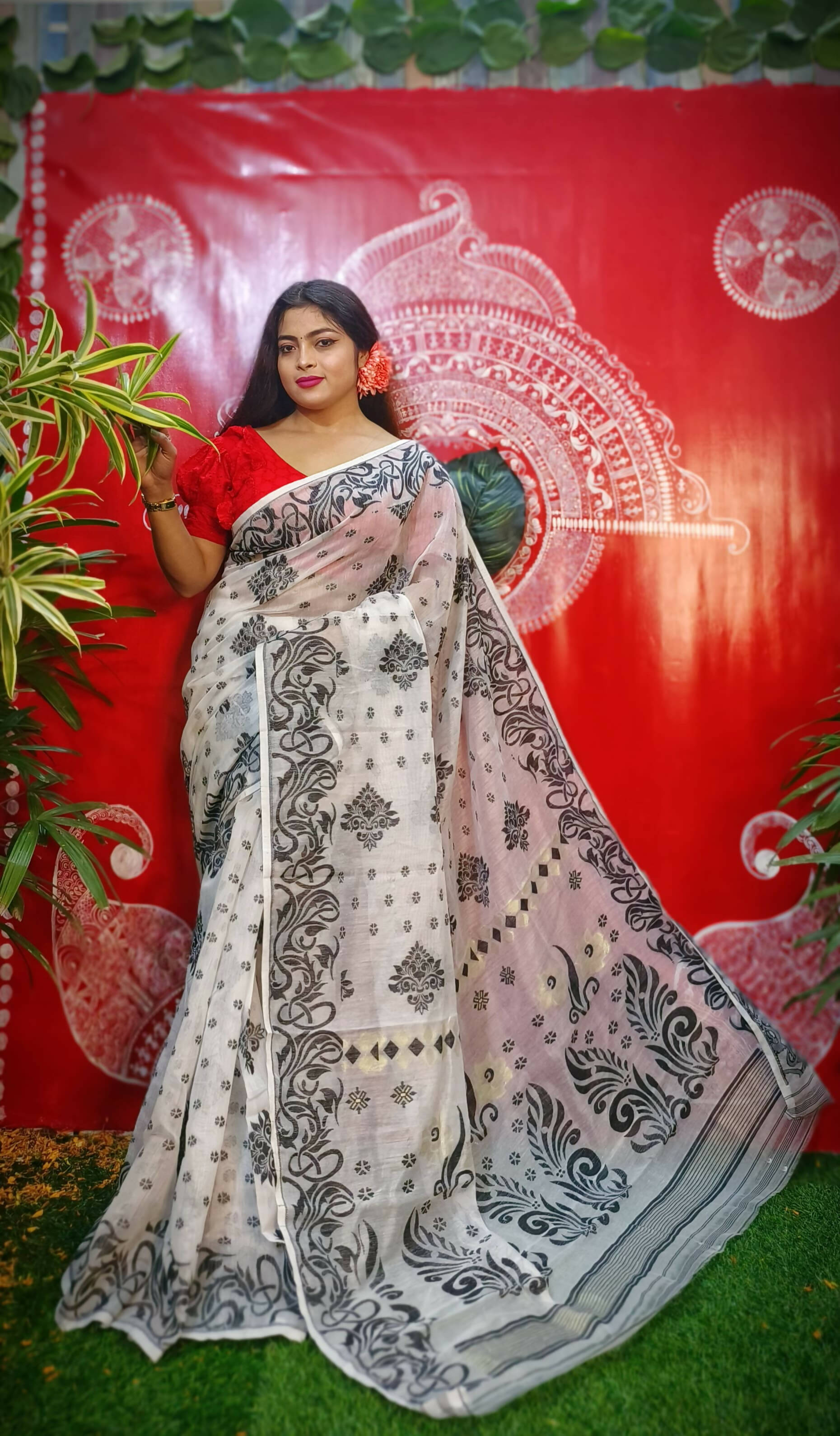 Exclusive Collection Handloom Dhakai Jamdani Saree - White And black - Swadesiicart