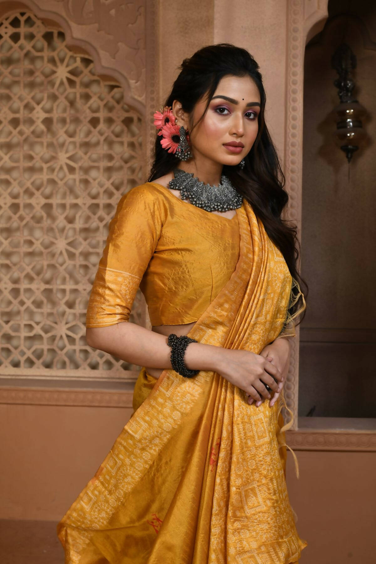 Vishnu Weaves Women's Yellow Handloom Raw Silk Woven Border Saree with Unstitched Blouse - Swadesiicart