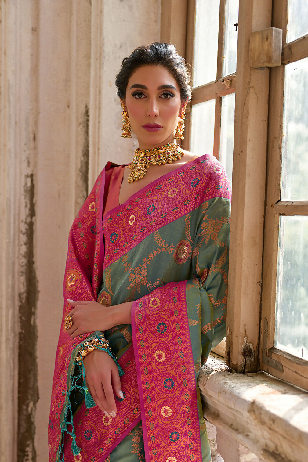 Vishnu Weaves Women's Rama Banarasi Silk Zari Woven Saree with Blouse - Swadesiicart