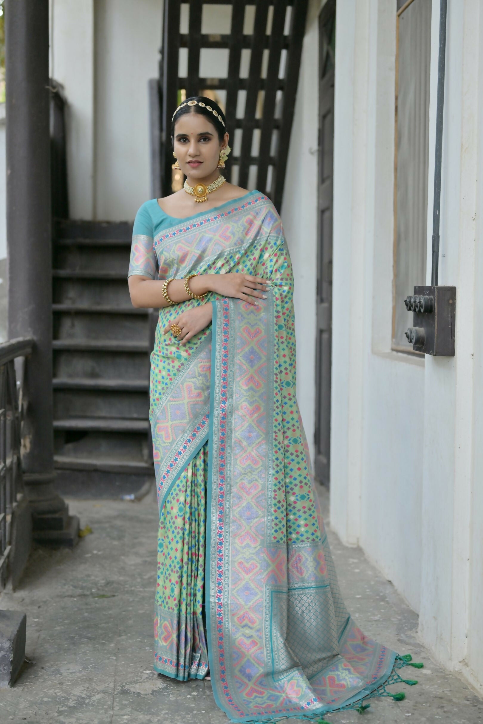 Vishnu Weaves Women's Sea-Green Paithani Silk Saree with Blouse - Swadesiicart