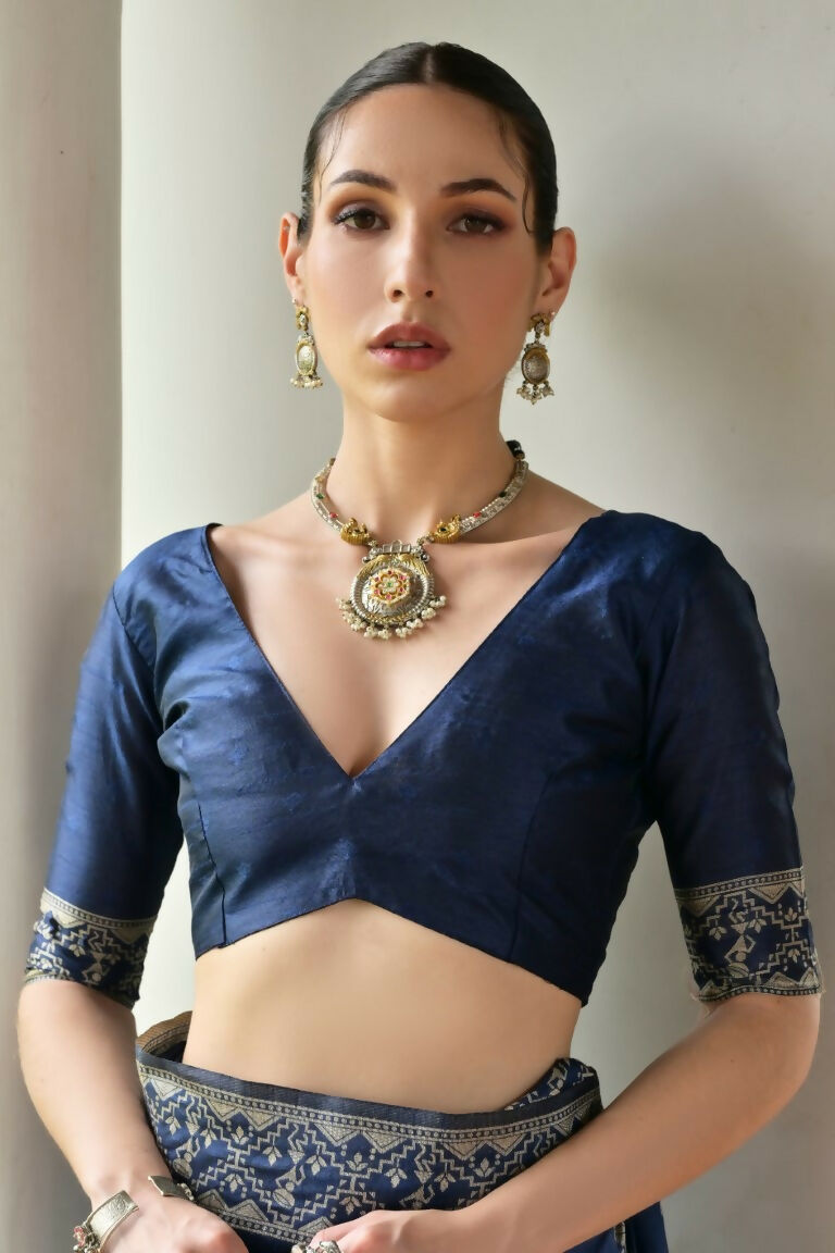 Vishnu Weaves Women's Blue Handloom Raw Silk Thread Weaving Saree with Blouse - Swadesiicart