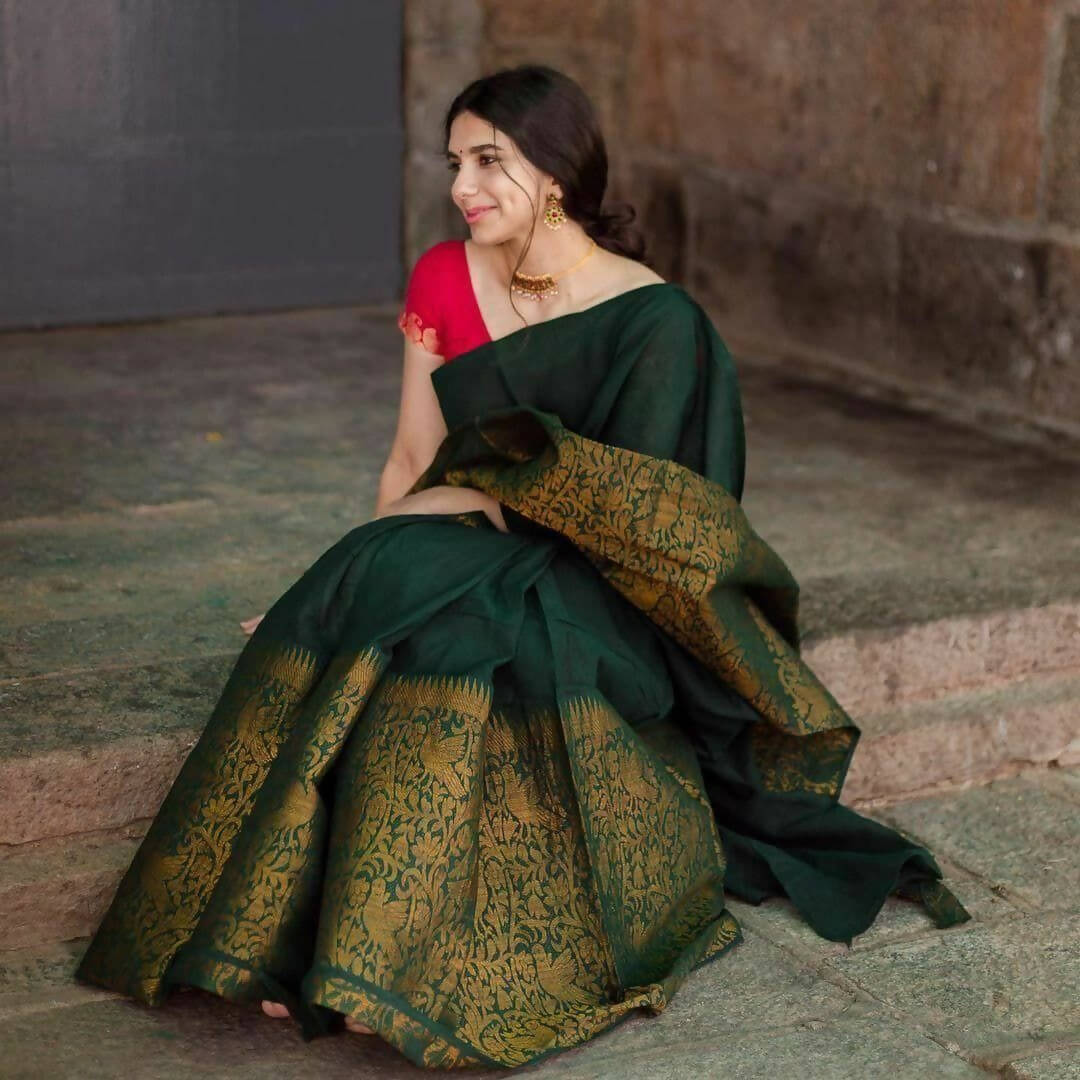 DEIANA'S Beautiful Designer Golden zari Soft Lichi Silk Saree - Green - Swadesiicart
