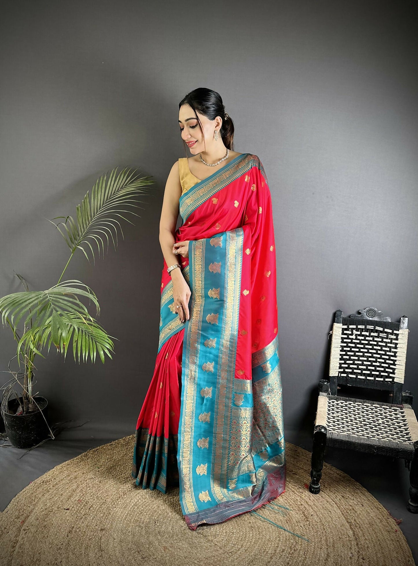 Joban Fashion Hot Pink Banarasi Soft Silk Woven Butti Saree | Swadesiicart