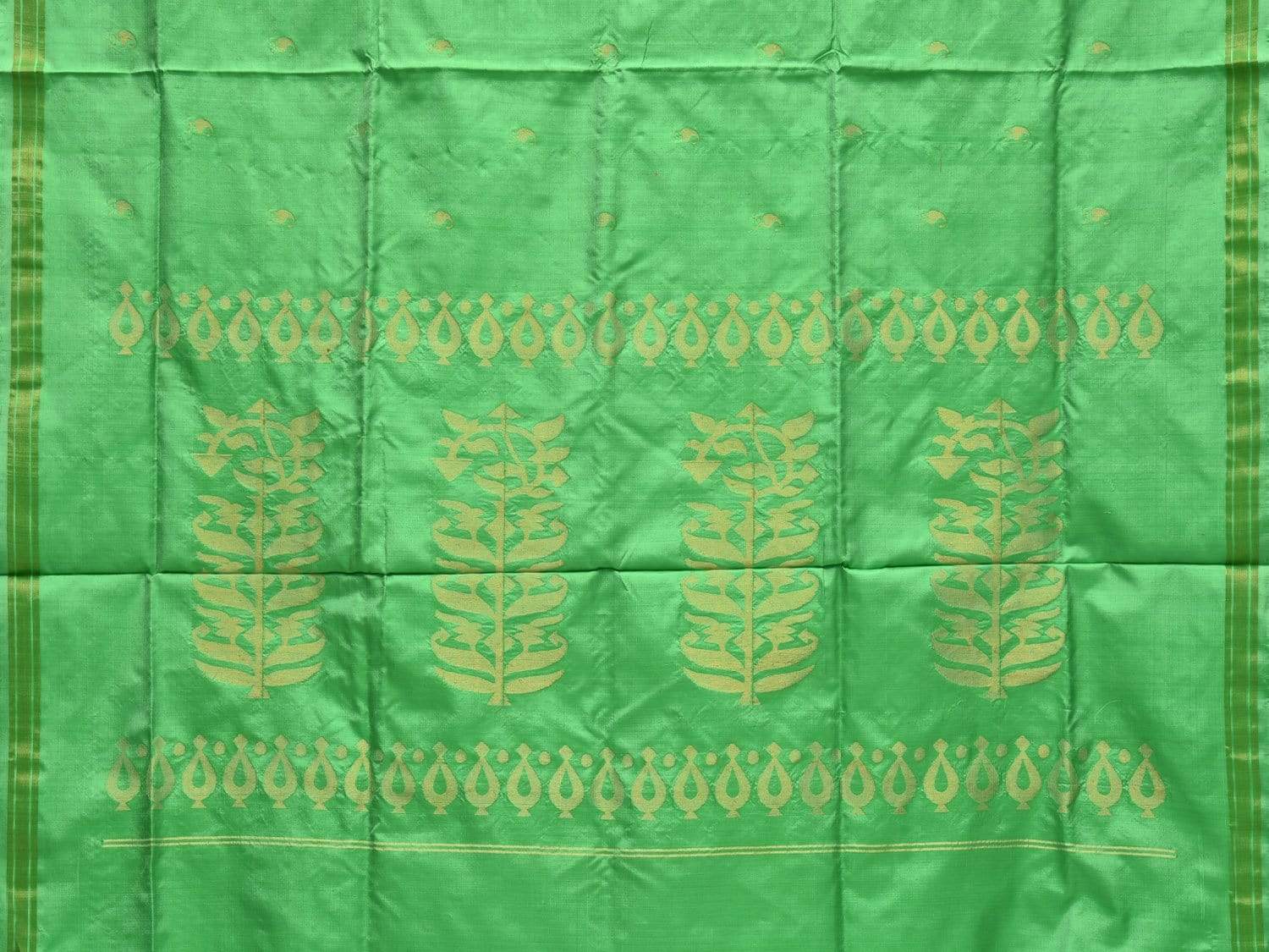 Light Green Uppada Silk Handloom Saree with Karpur Pallu Design - Global Threads | Swadesiicart