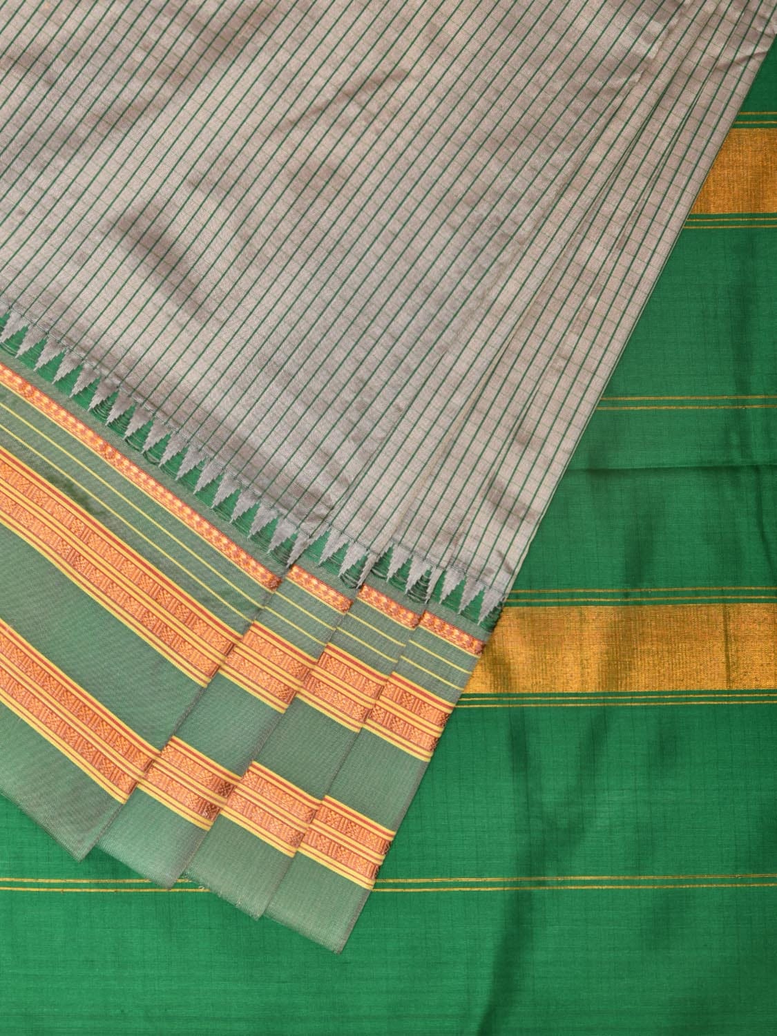 Light Grey and Green Narayanpet Silk Handloom Saree with Checks Design No Blouse - Global Threads | Swadesiicart