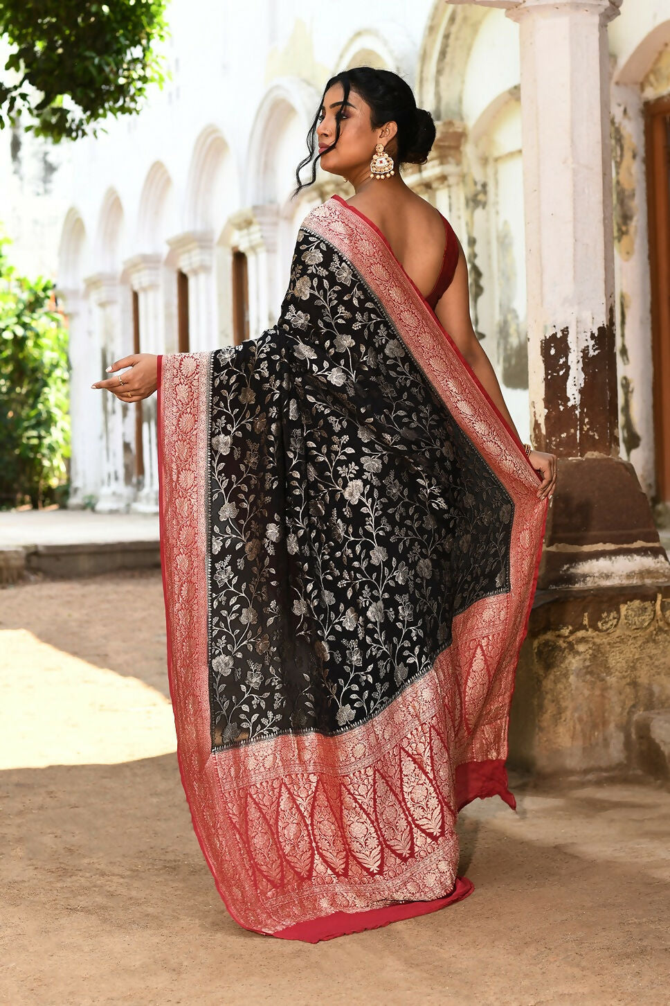 Joban Fashion Black Crepe Chiffon Pure Handloom Banarasi Silk Saree | Swadesiicart