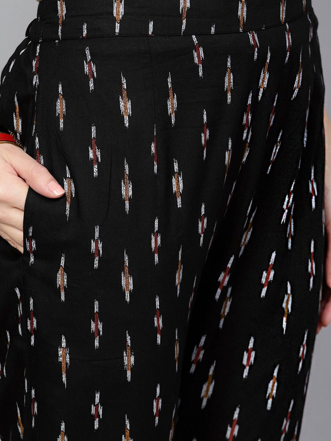 Antaran Black Pure Cotton Printed Kurta Pant Set - Swadesiicart