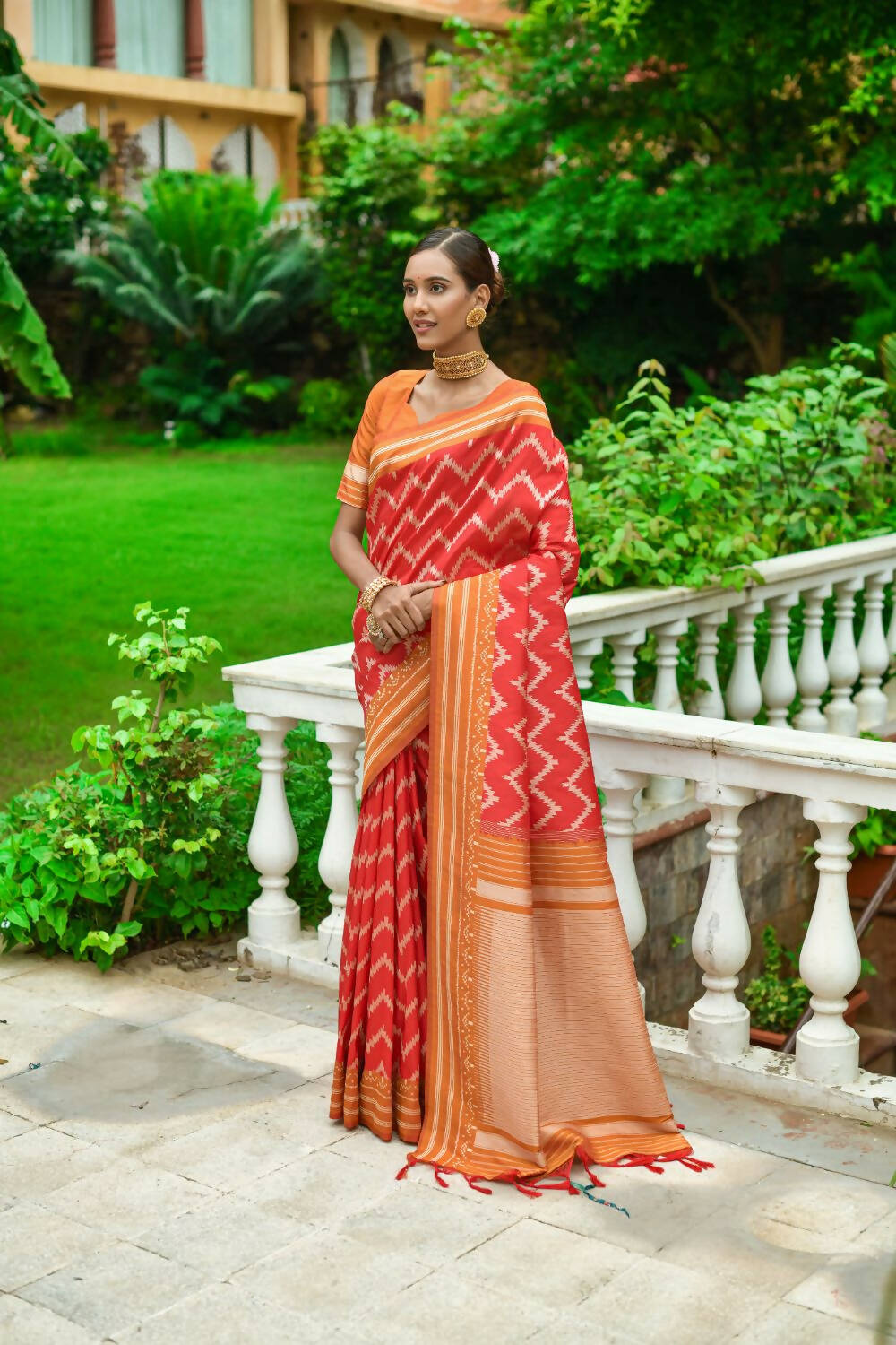 Vishnu Weaves Women's Red Handloom Raw Silk Zari Woven Saree with Blouse - Swadesiicart