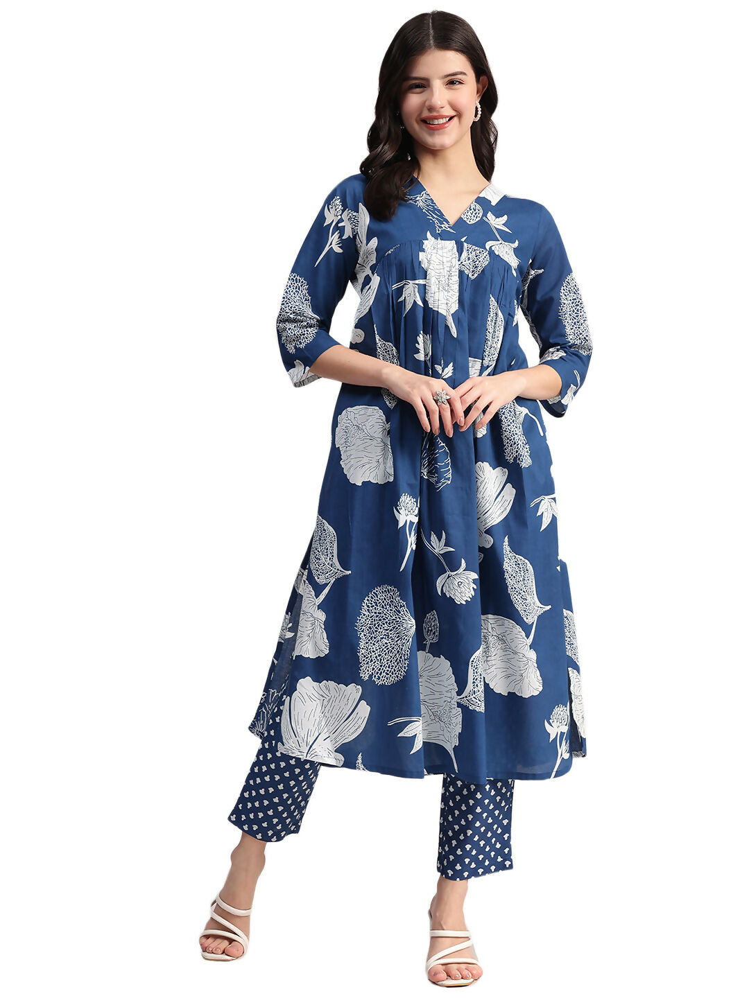 Aavyora Women's Blue Floral Printed Cotton Kurta with Trouser - Swadesiicart