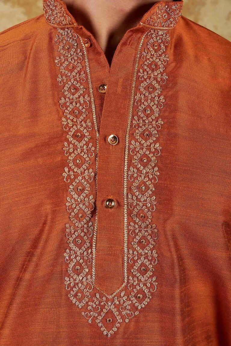 Bluesaanchi Men's Handloom Embroidered Tawny Kurta Set | Swadesiicart