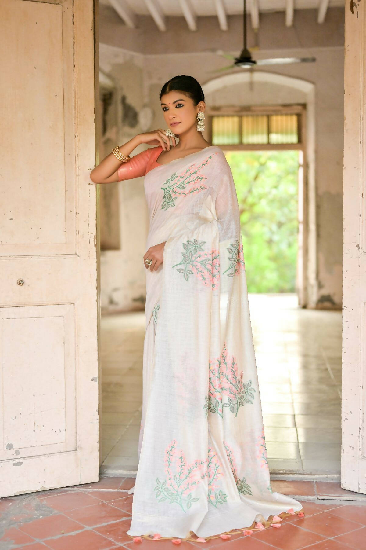 Vishnu Weaves Women's Peach Muga Cotton Woven Saree with Blouse - Swadesiicart