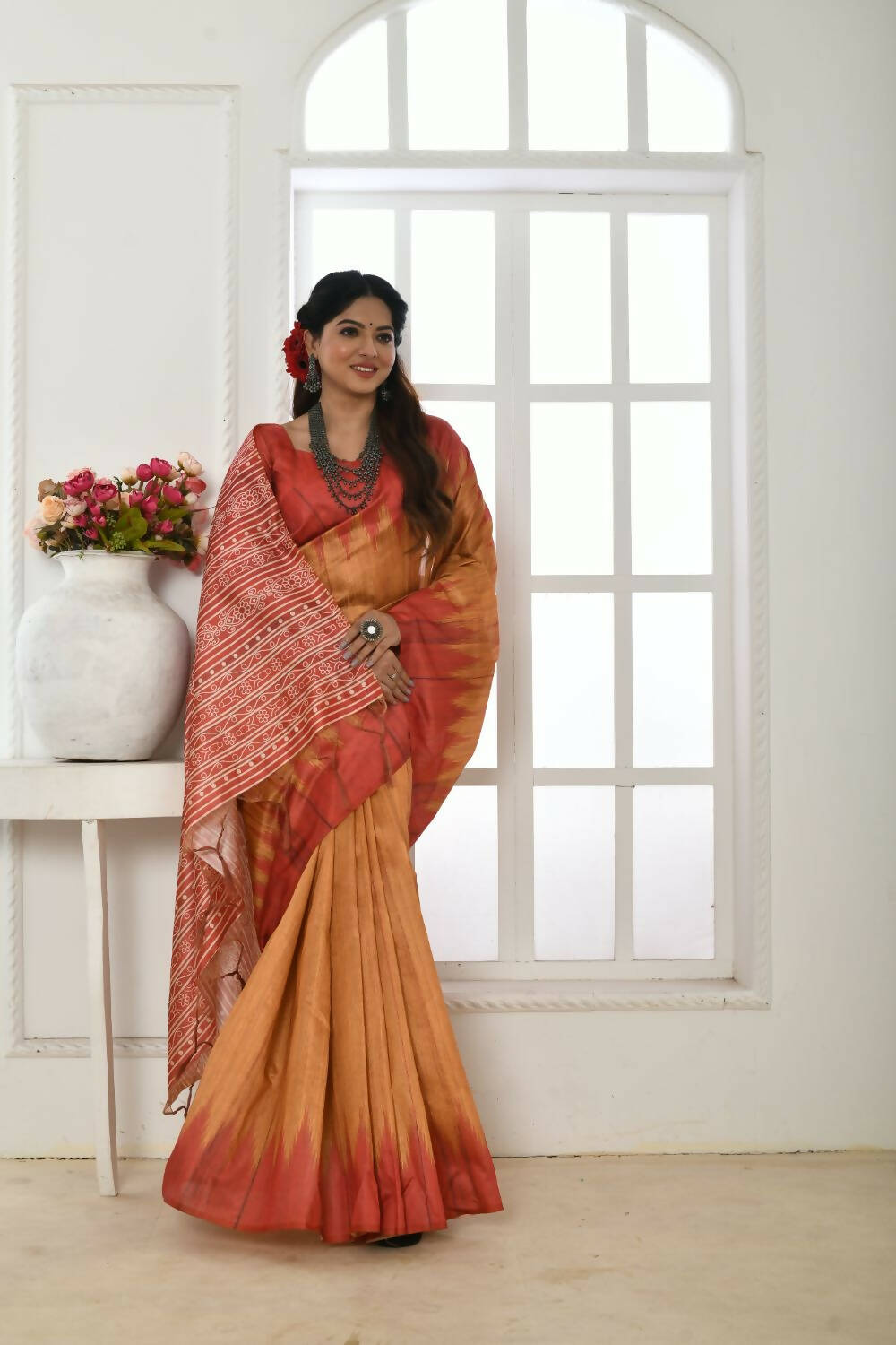 Vishnu Weaves Women's Mustard Tussar Silk Temple Print Saree with Blouse - Swadesiicart