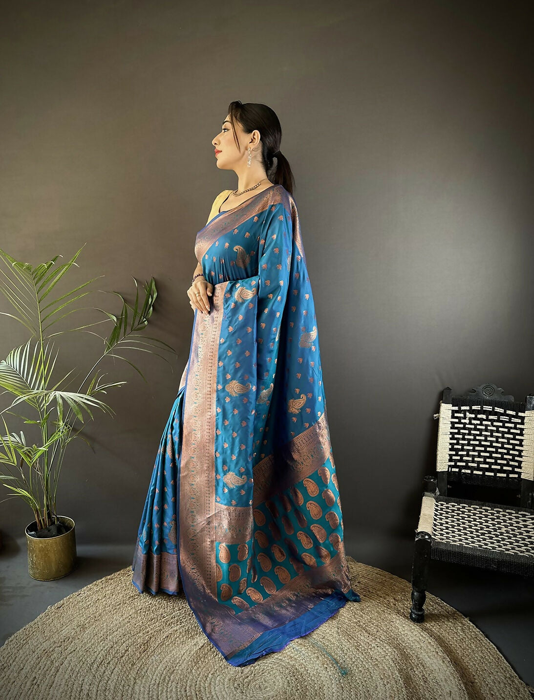 Joban Fashion Banarasi Royal Blue Woven Woven Soft Silk Saree | Swadesiicart