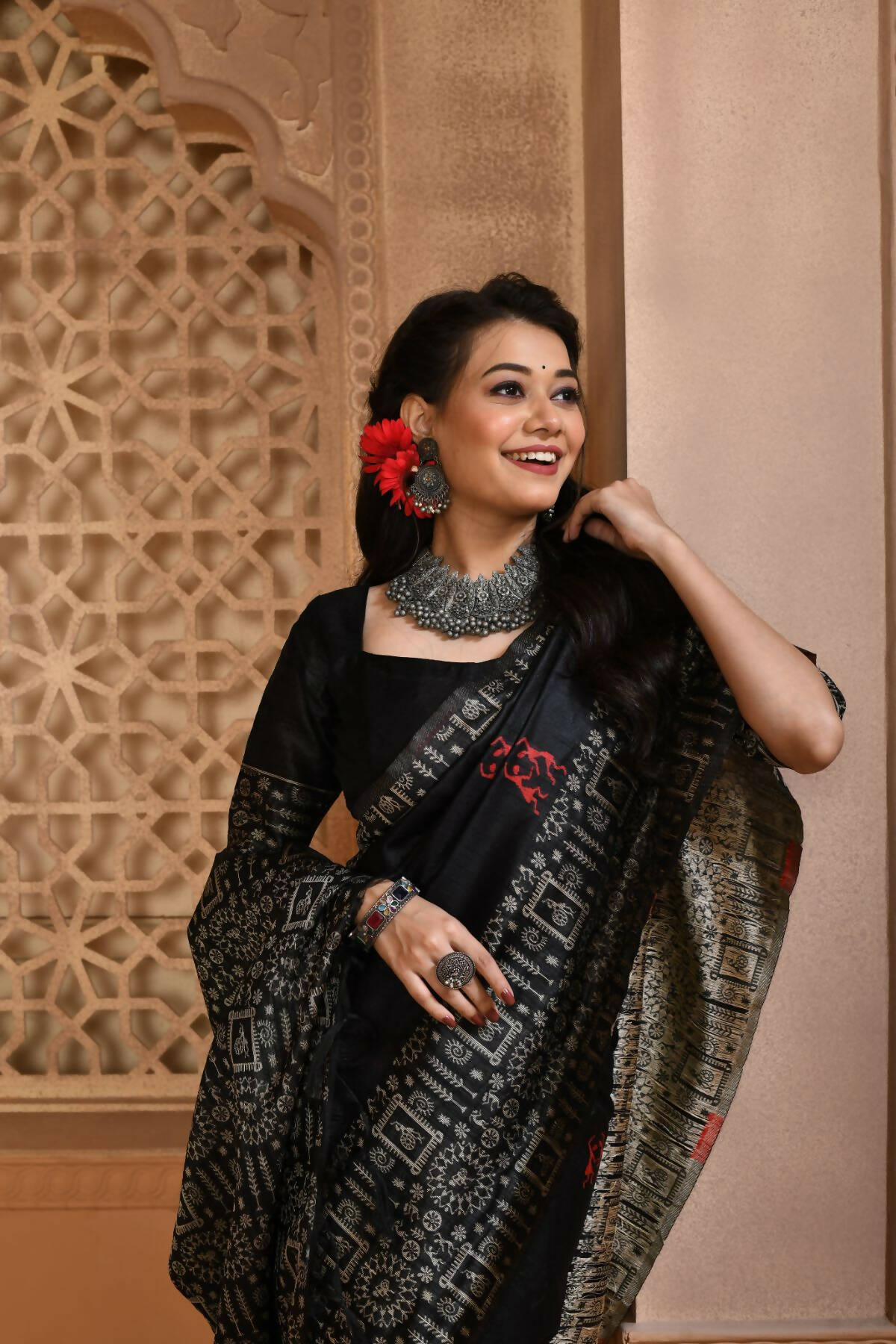 Vishnu Weaves Women's Black Handloom Raw Silk Woven Border Saree with Unstitched Blouse - Swadesiicart
