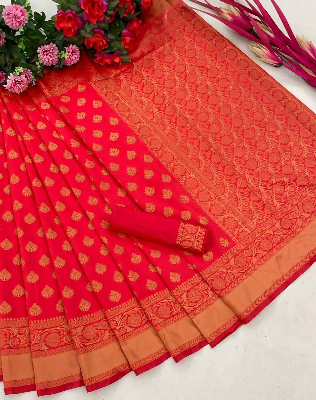 DEIANA'S Beautiful Designer Golden zari Soft Lichi Silk Saree - Pink - Swadesiicart