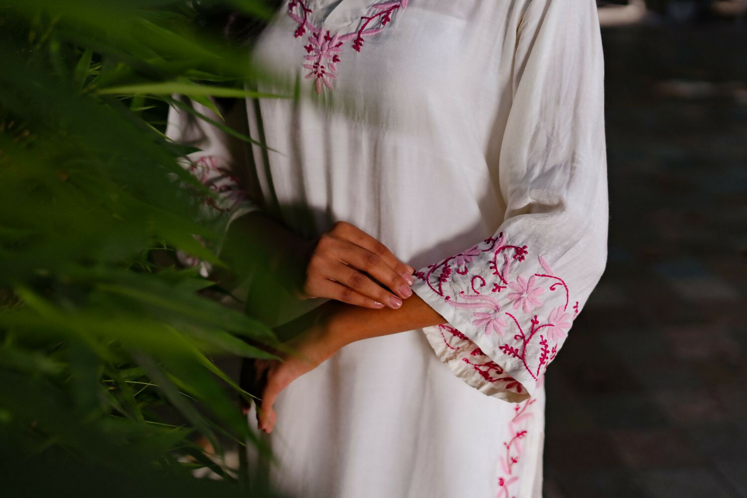 Zibaa Ivory & Pink Muslin Chikankari Kurta - Swadesiicart