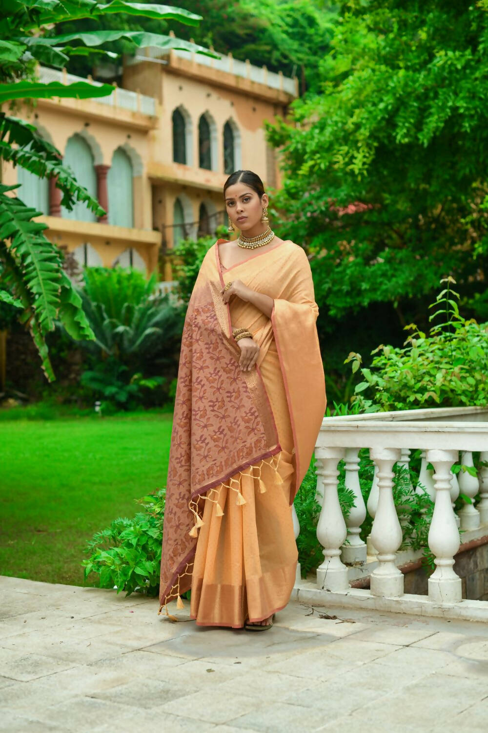 Vishnu Weaves Women's Peach Linen Cotton Bandhani Woven Saree with Blouse - Swadesiicart