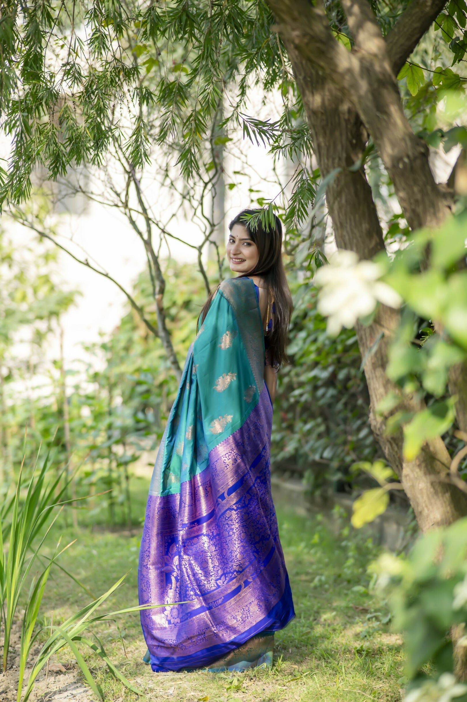 Vishnu Weaves Women's Rama Banarasi Silk Saree with Blouse - Swadesiicart