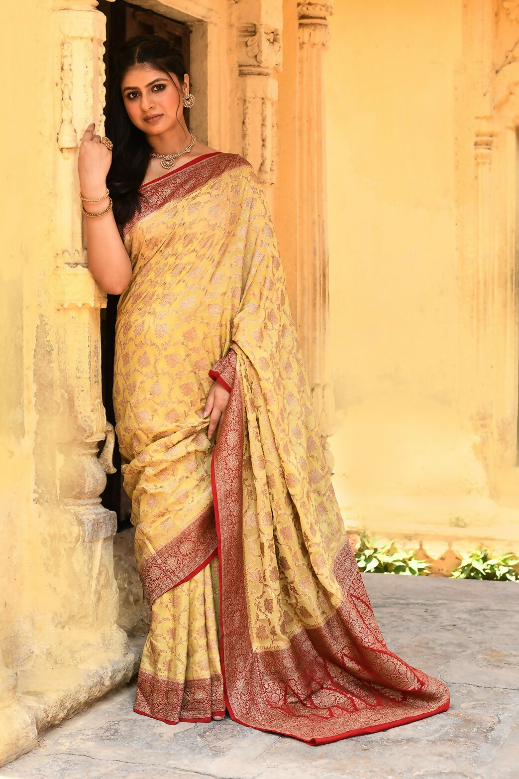 Joban Fashion Yellow Crepe Chiffon Pure Handloom Banarasi Silk Saree | Swadesiicart
